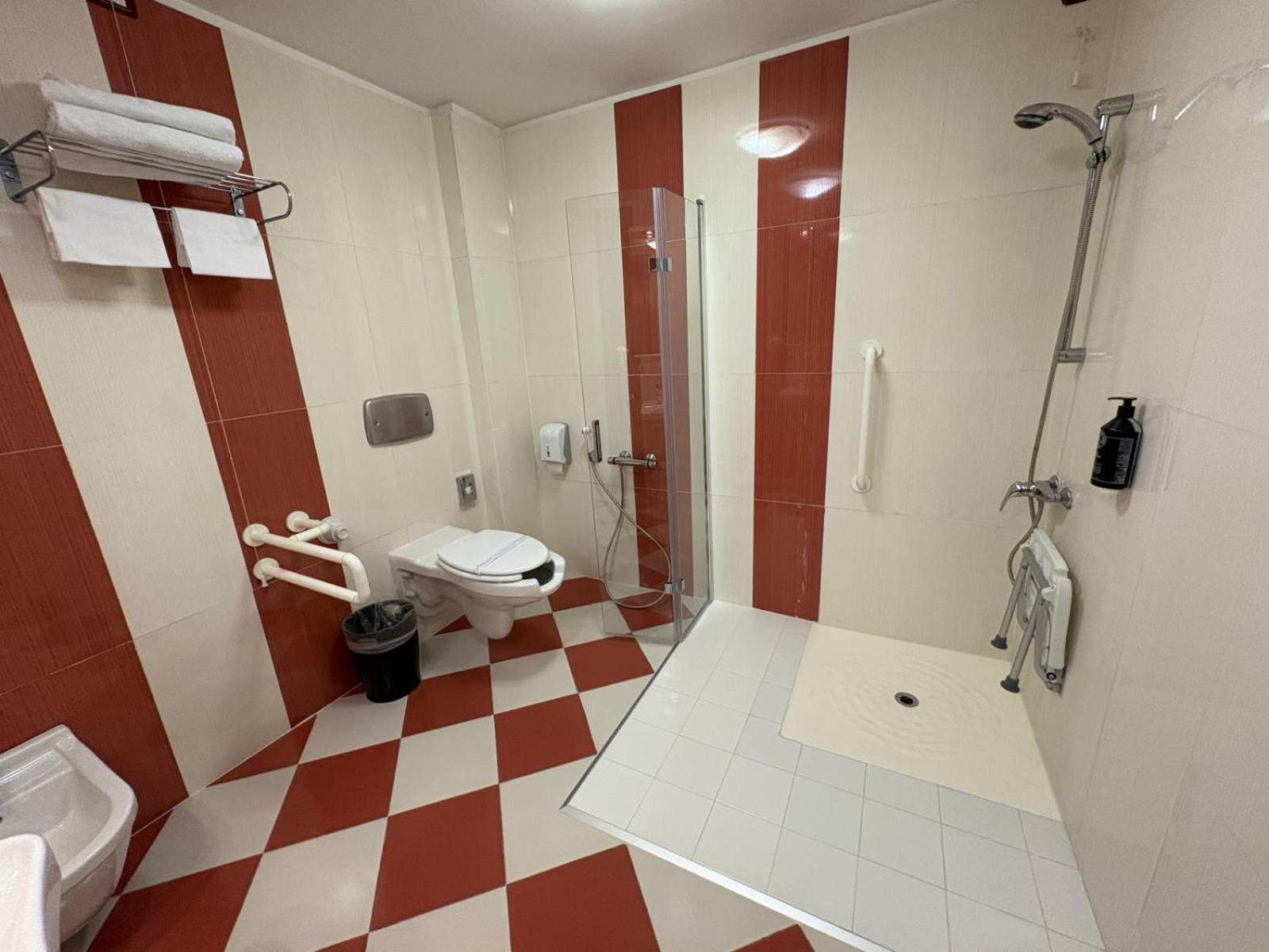 Twin Room Disability Access,1746834705:JPEG