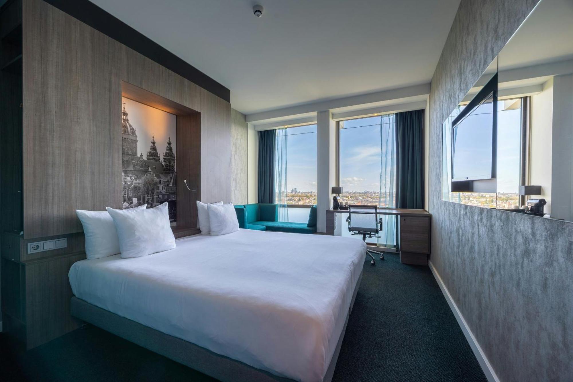 Deluxe Room 1 King Bed