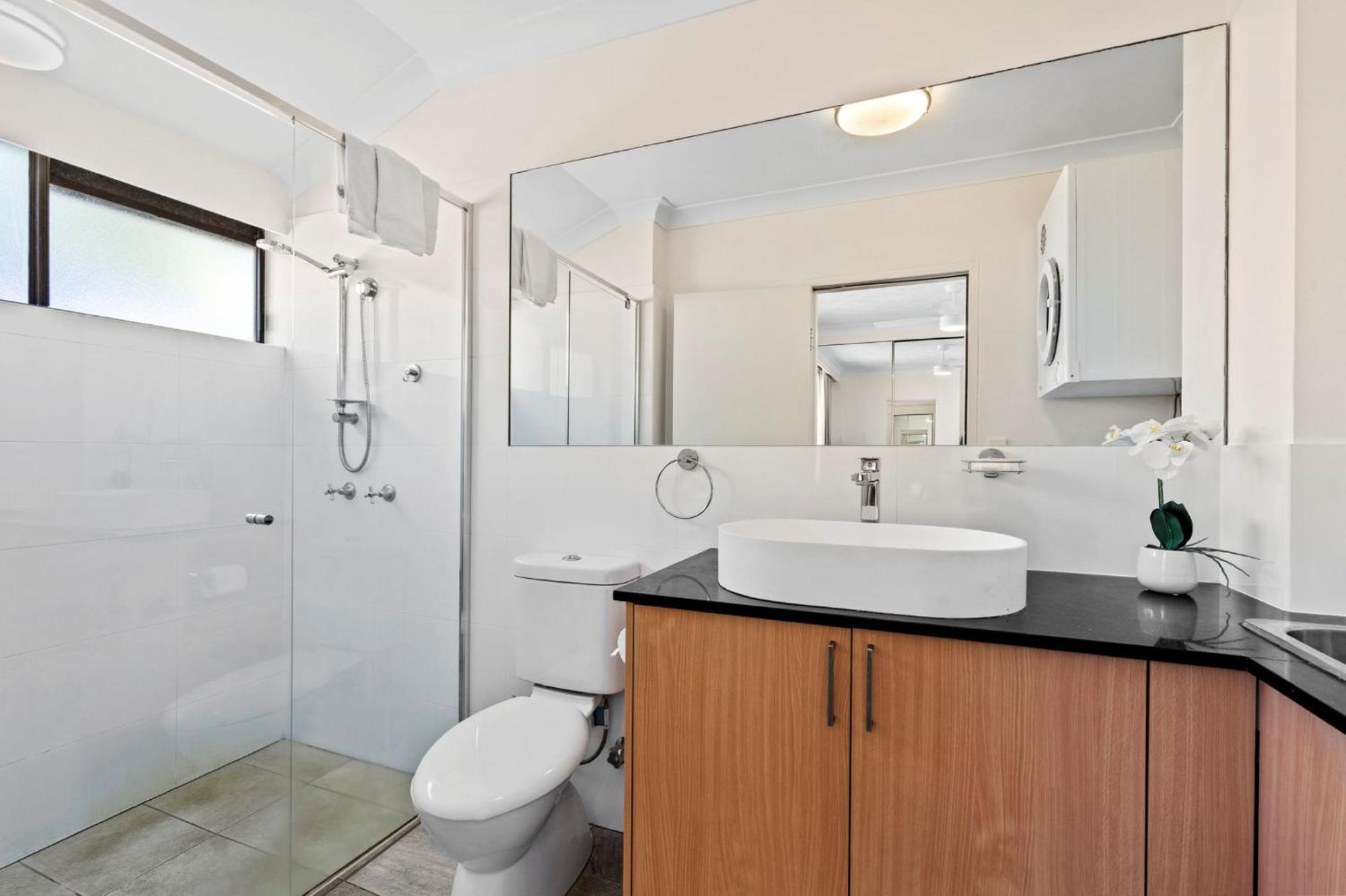 Deluxe One-Bedroom Apartment,1746921341:JPEG