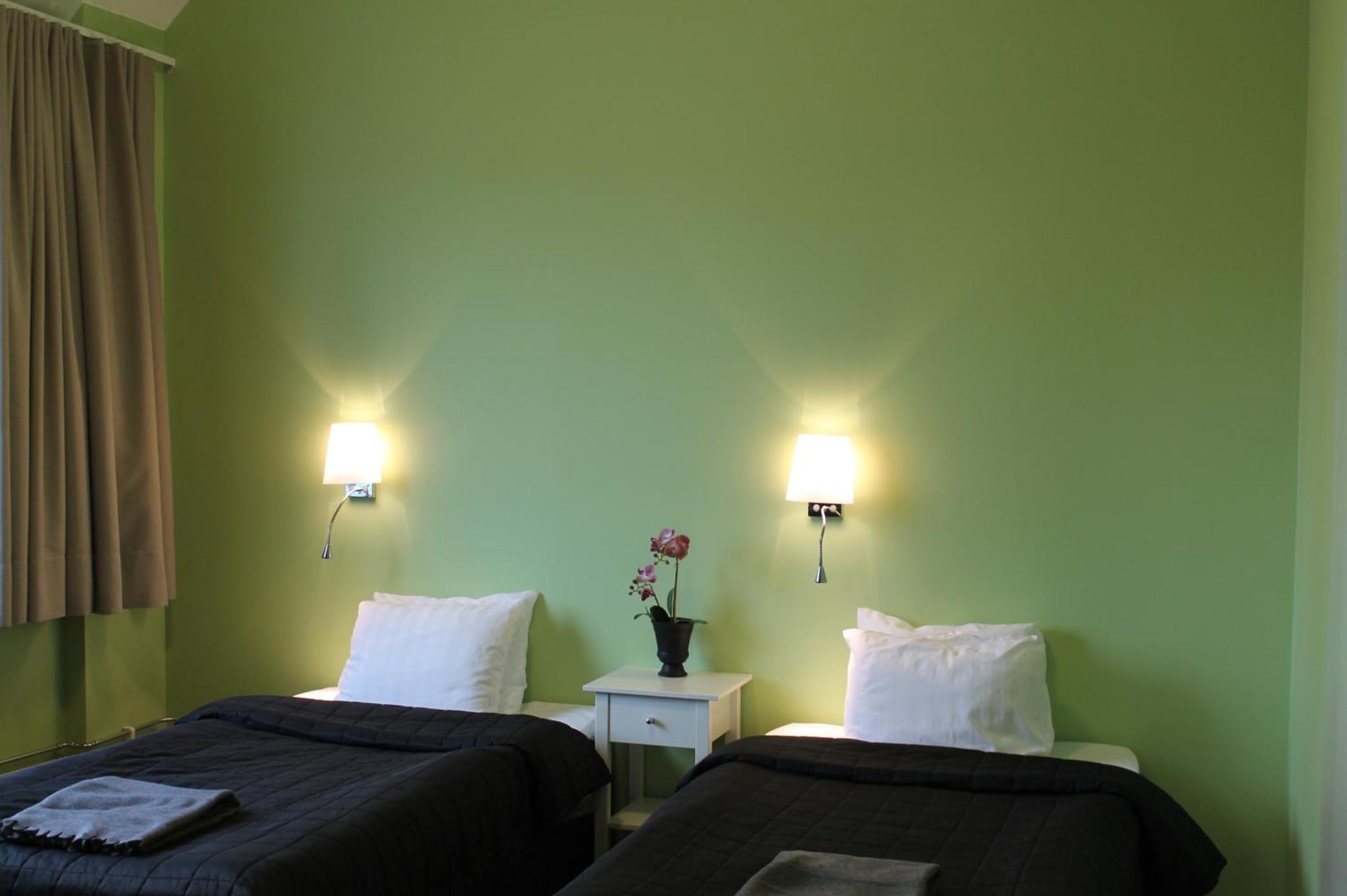 Superior One-Bedroom Apartment,1746979435:JPEG