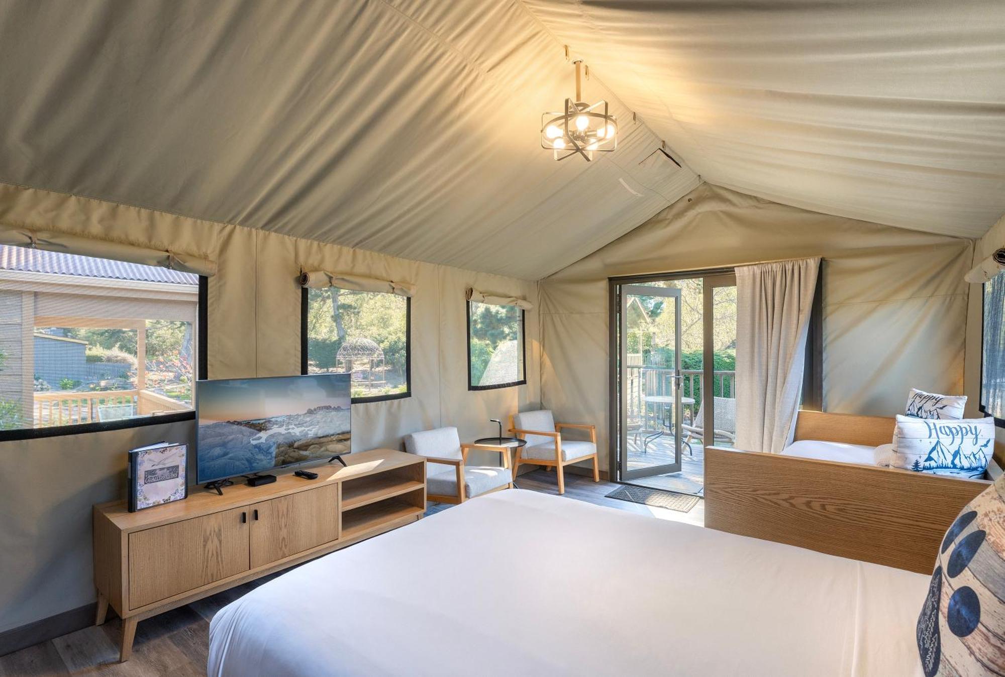 Glamping Cabin 3 beds