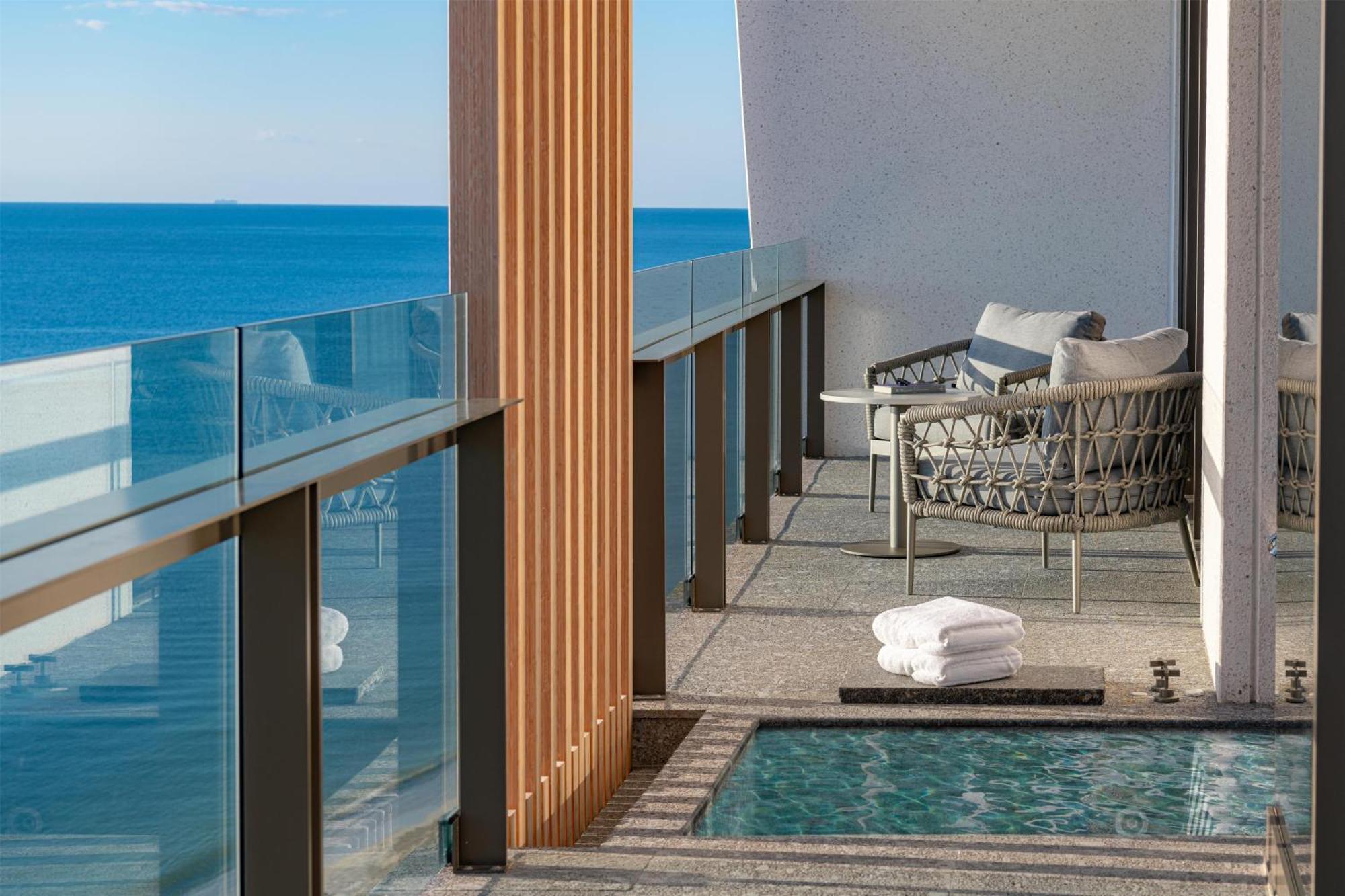 King Room with Oceanfront View,1756804828:JPEG