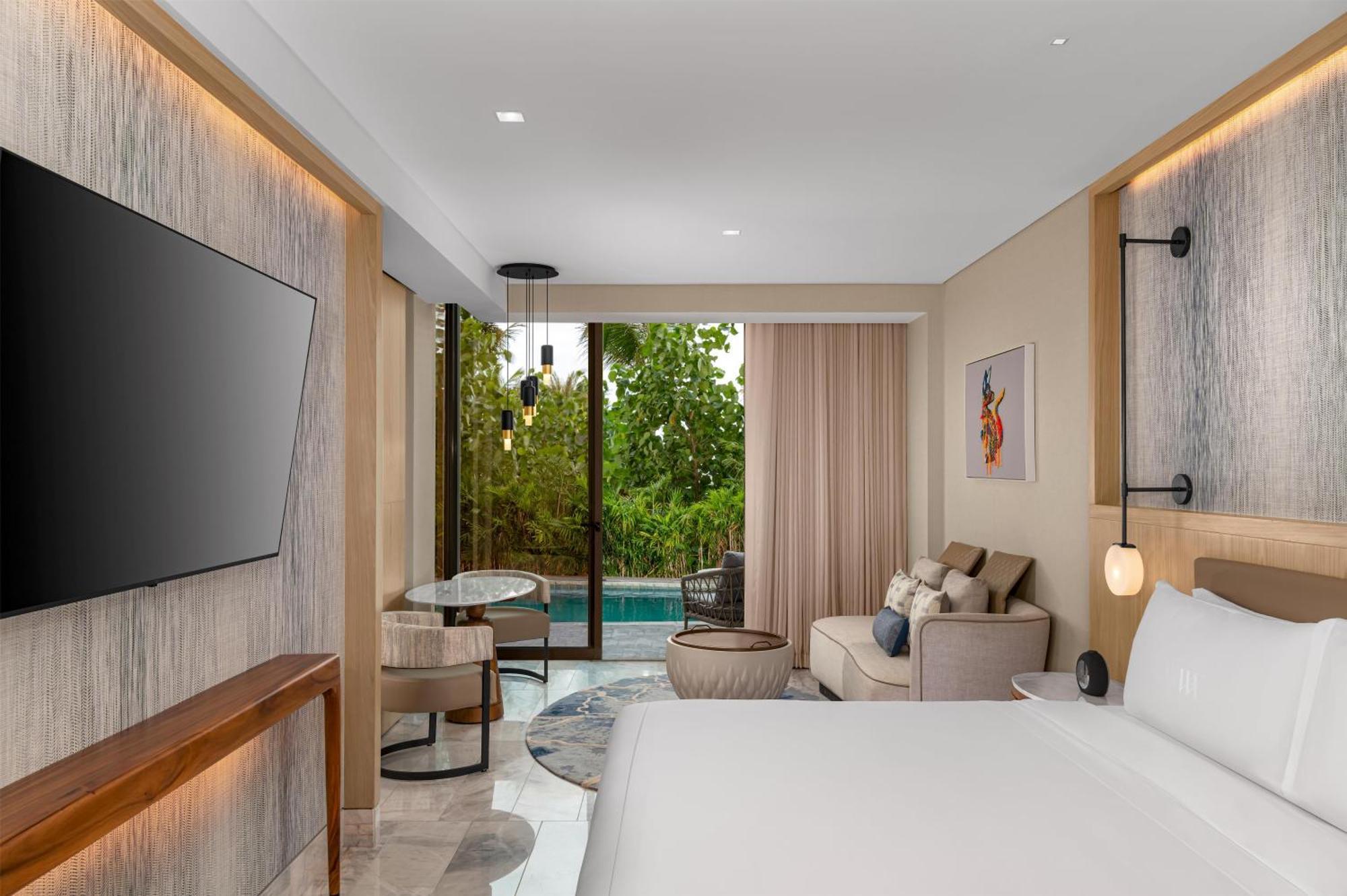 Swim-Up Pool King Room
