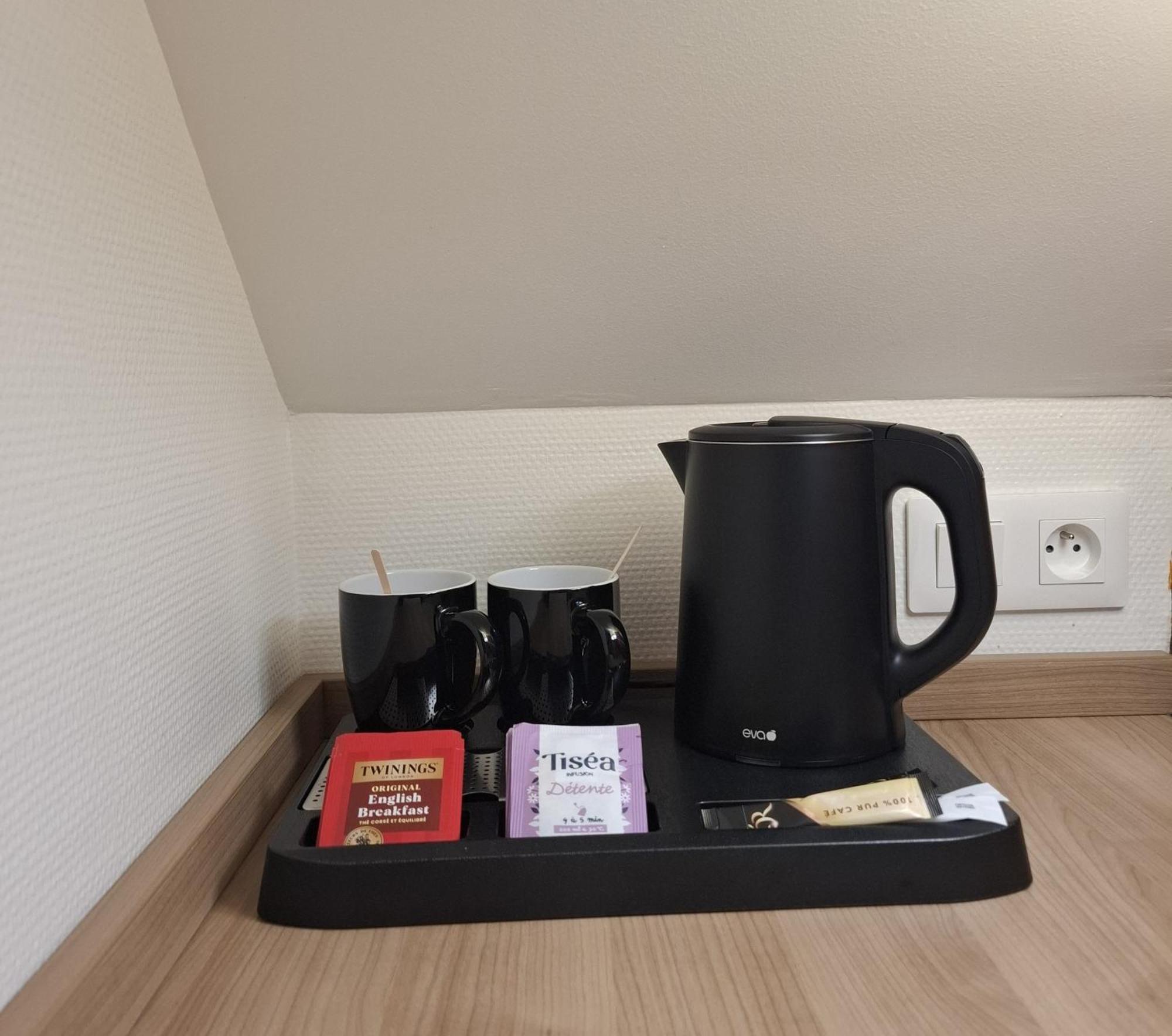 Queen Room,1759168881:JPEG