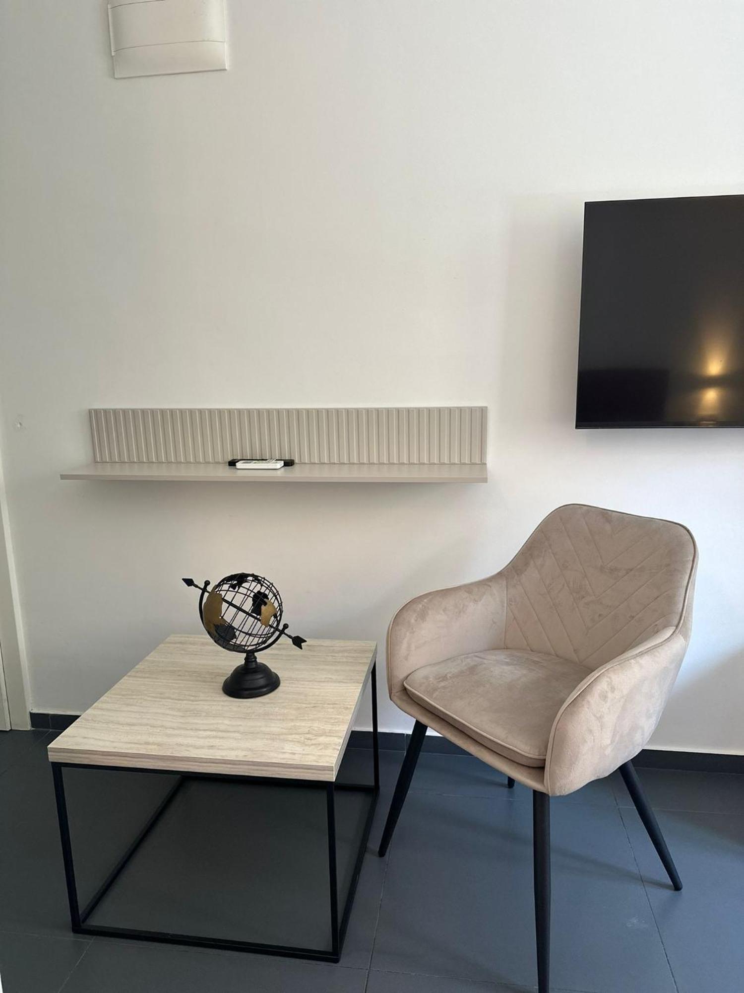 Deluxe One-Bedroom Apartment,1757753808:JPEG