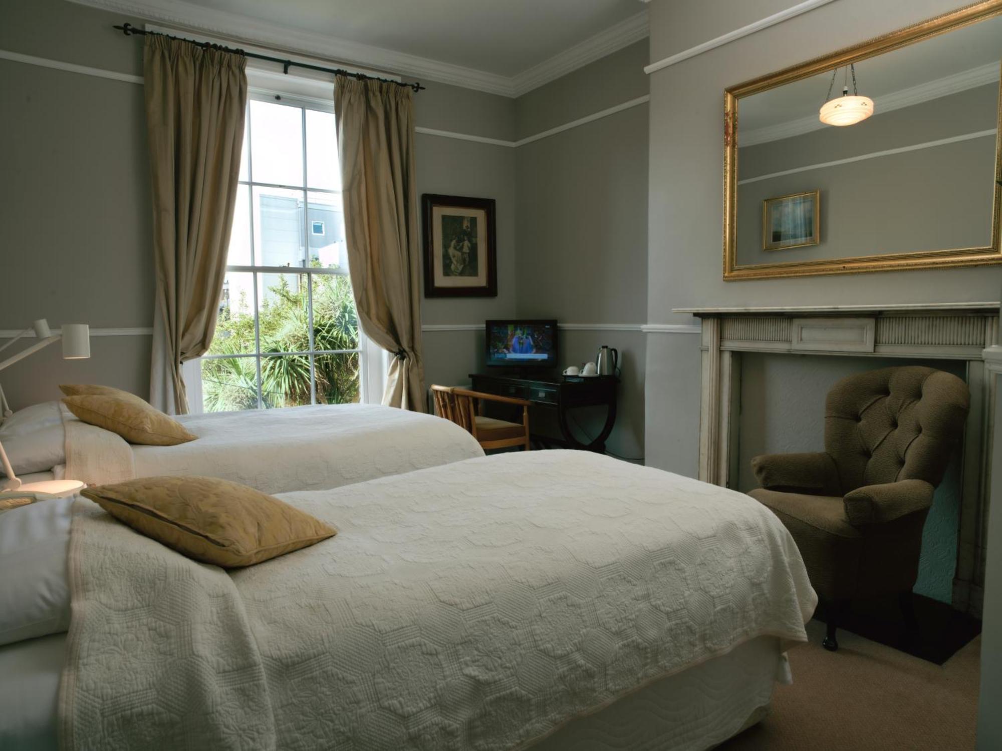 Triple Room,1758307876:JPEG