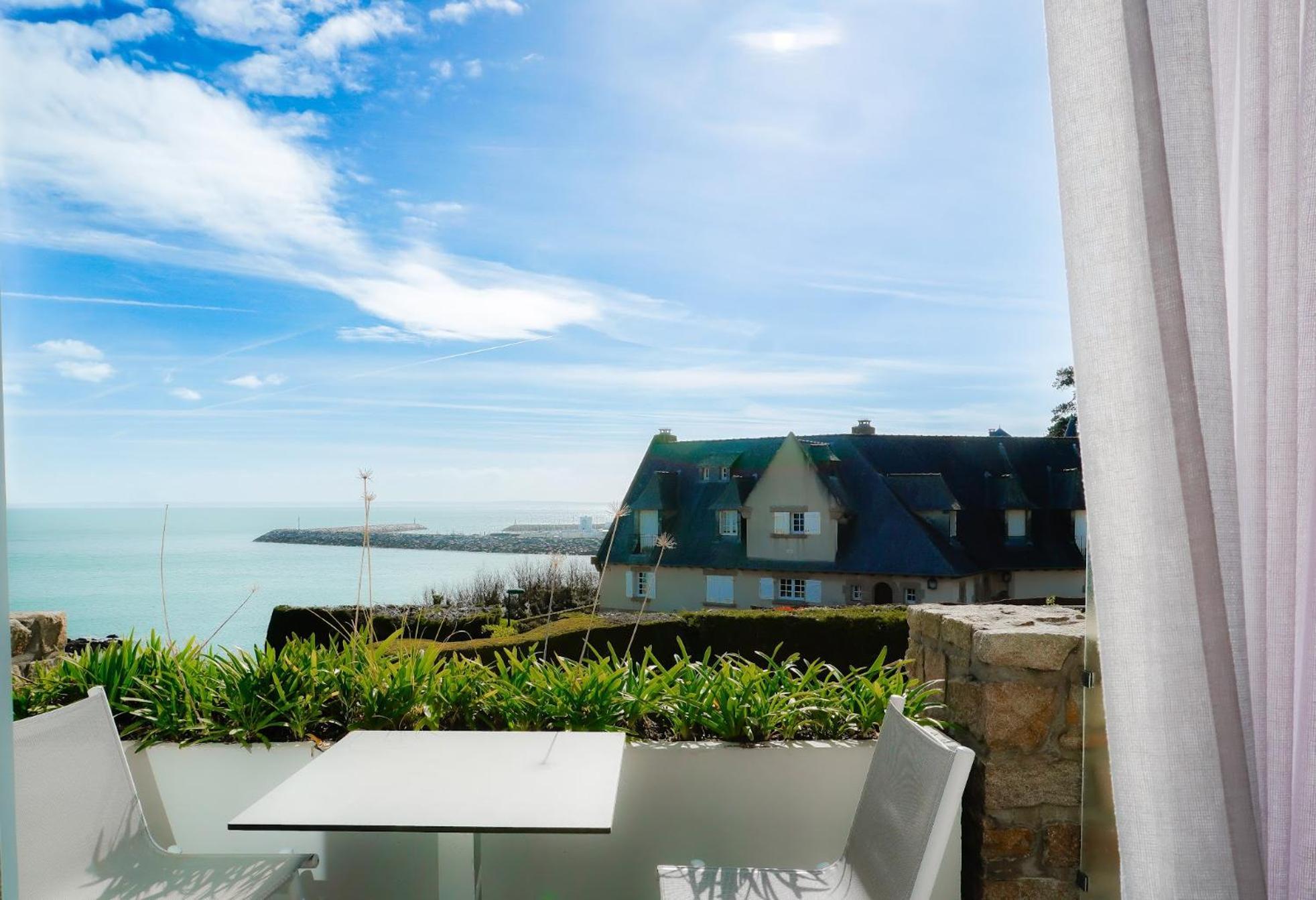 Superior Double Room Terrace Lateral Sea View