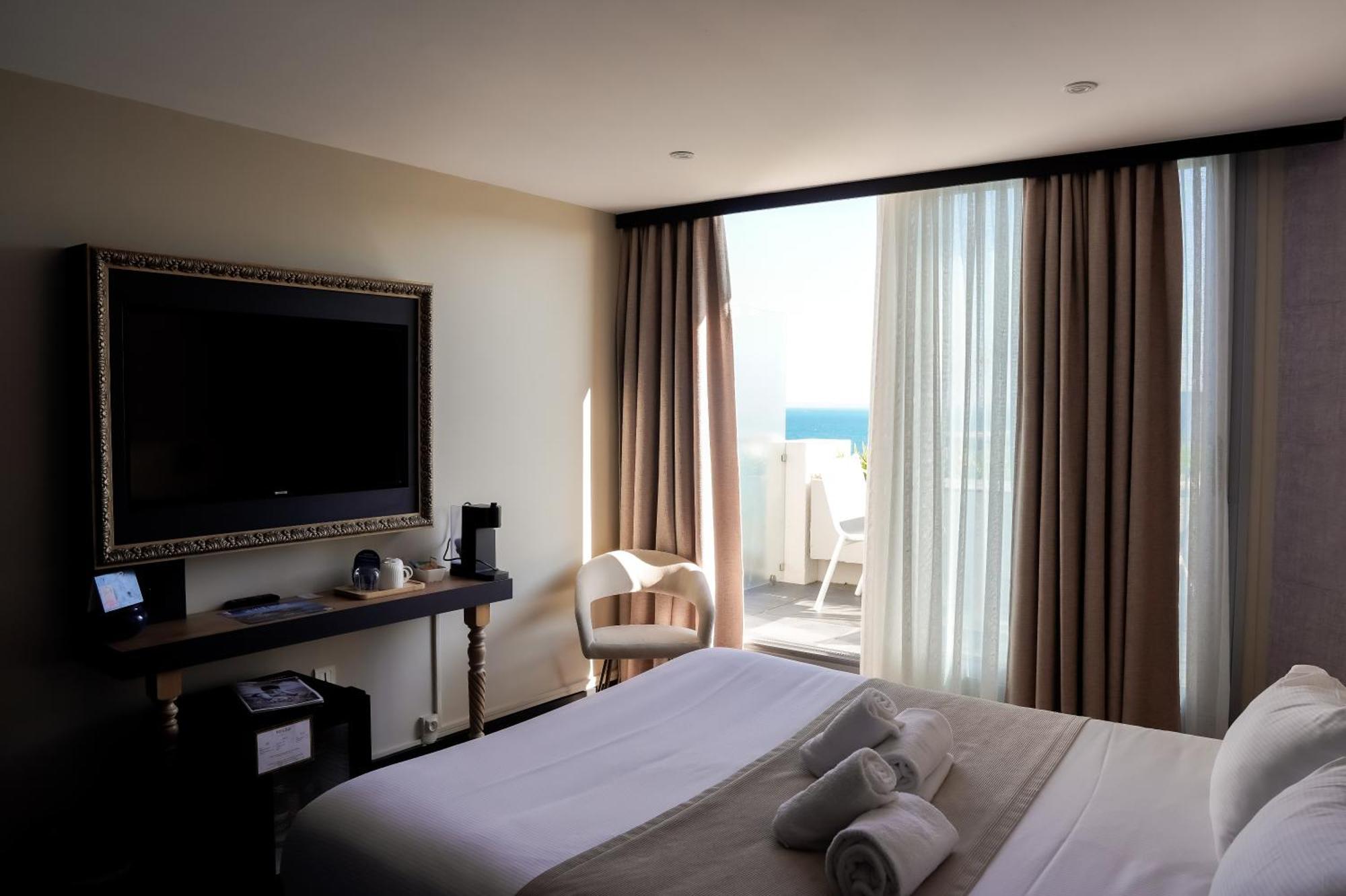Comfort Double Room Terrace Lateral Sea View