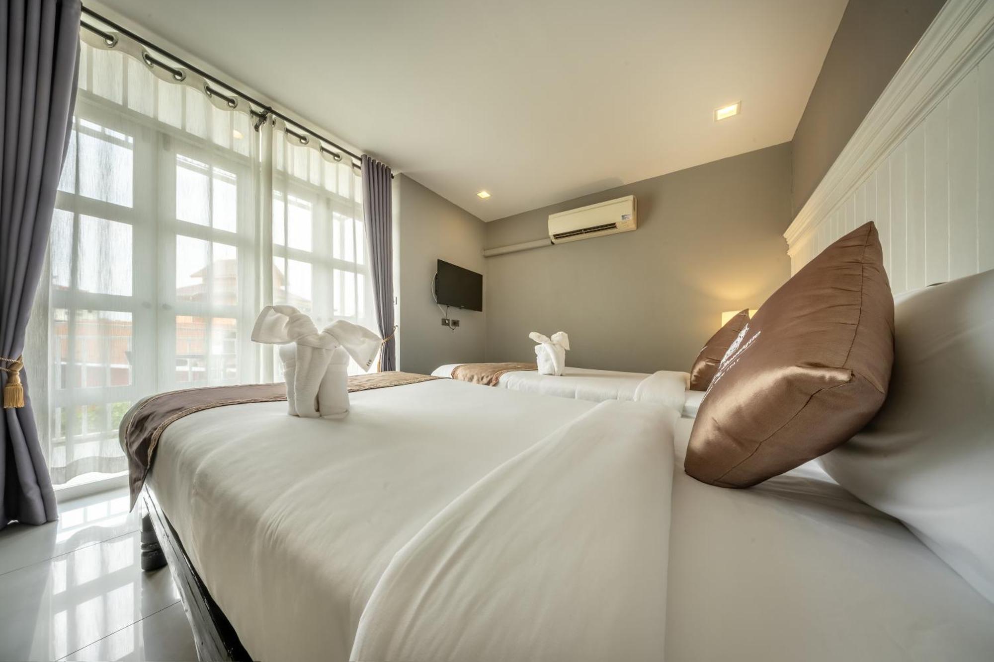 Deluxe Twin Room with Balcony
