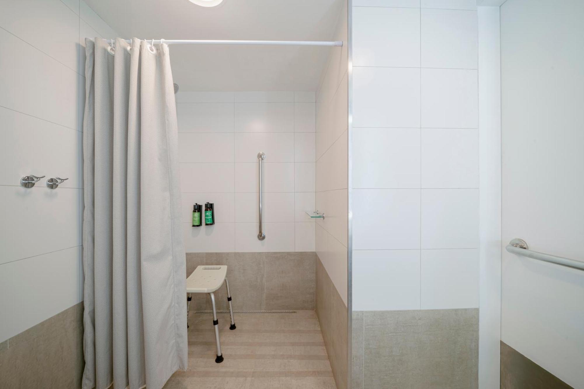 Quadruple Room Disability Access,1758567315:JPEG