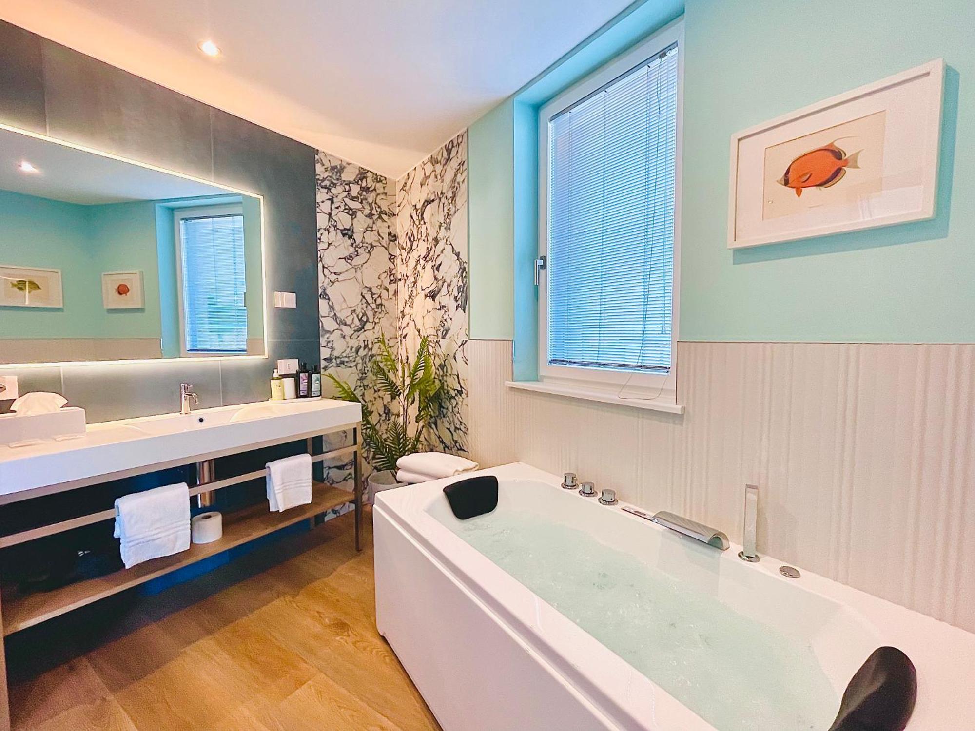 Deluxe Double Room Spa Bath Partial Lake View