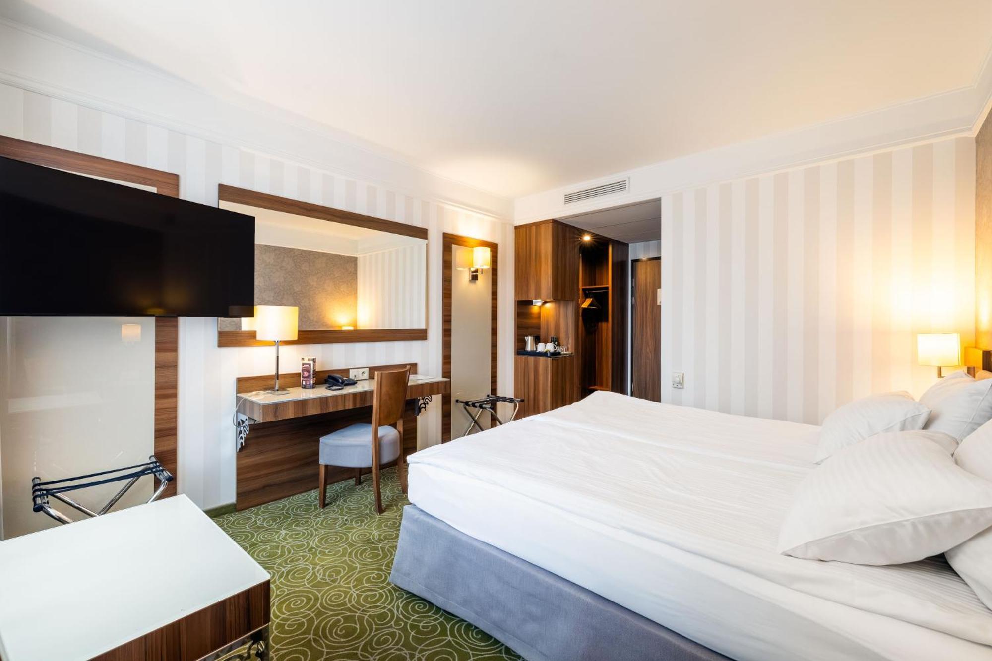 Double Room,1765197851:JPEG
