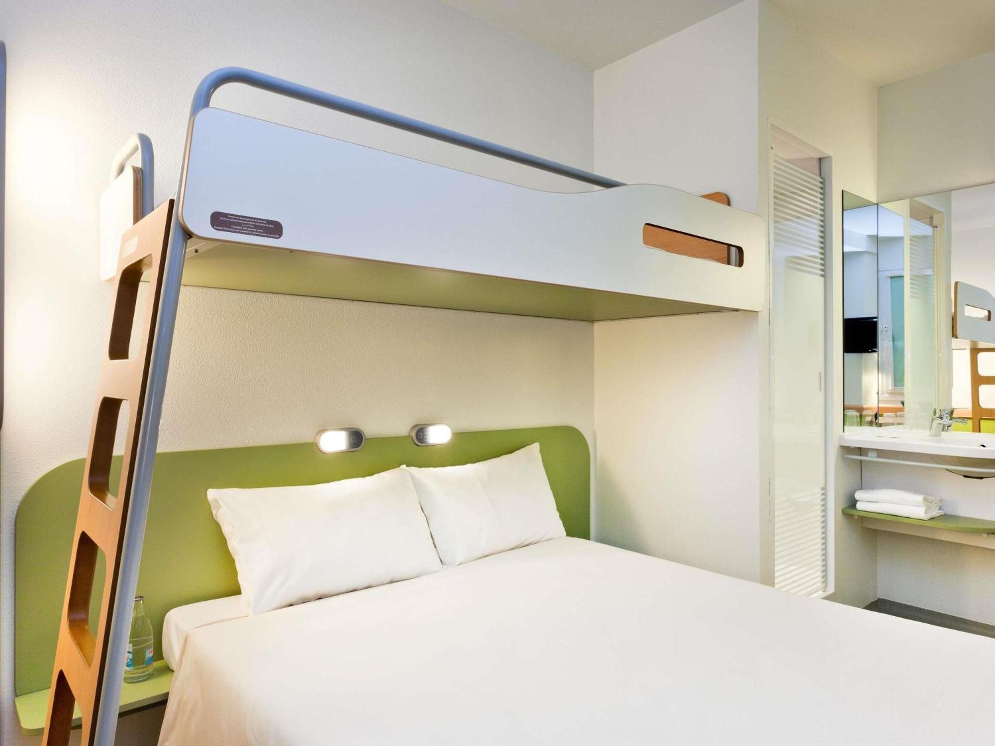 Triple Room Three Single Beds