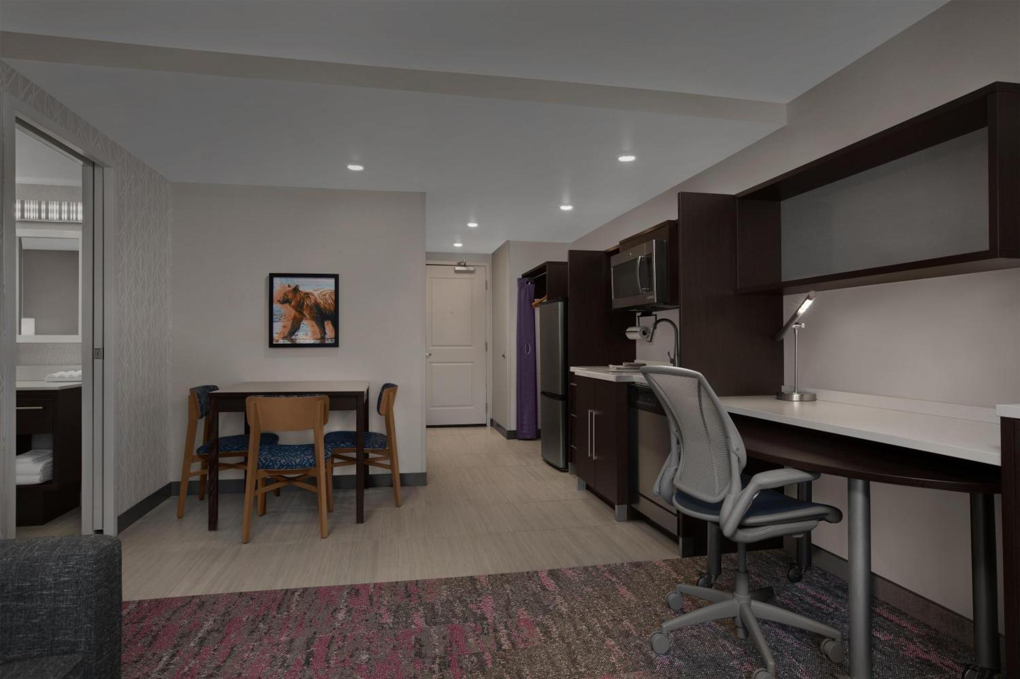 One-Bedroom King Suite Non-Smoking,1765393696:JPEG