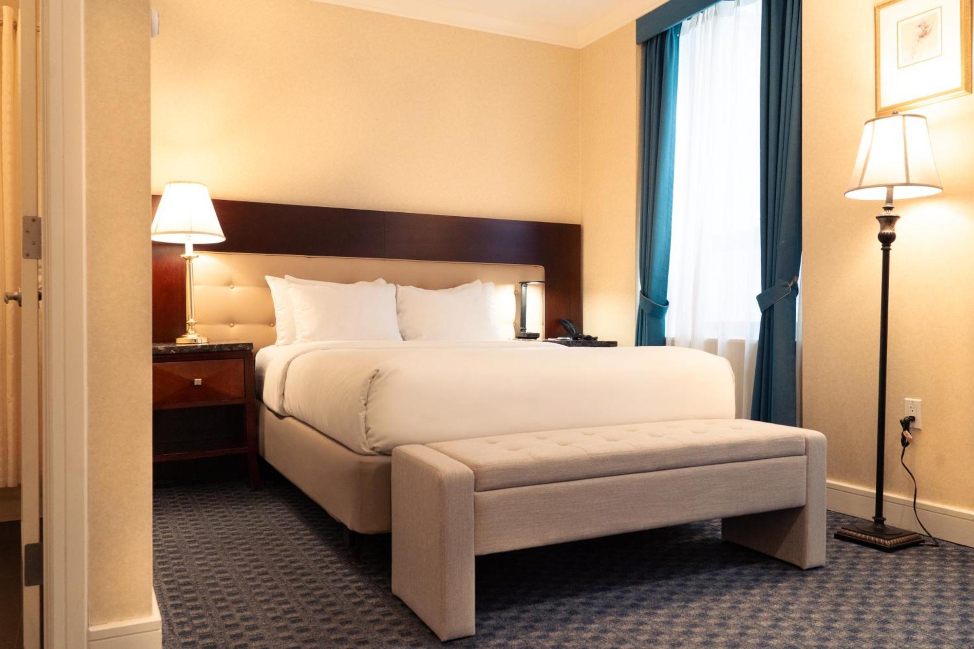 Queen Room,1766126614:JPEG