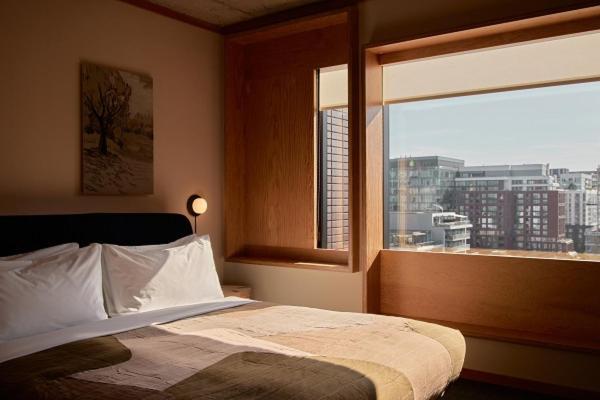 Quarto com Cama de Casal ou 2 de Solteiro e Vista da Cidade