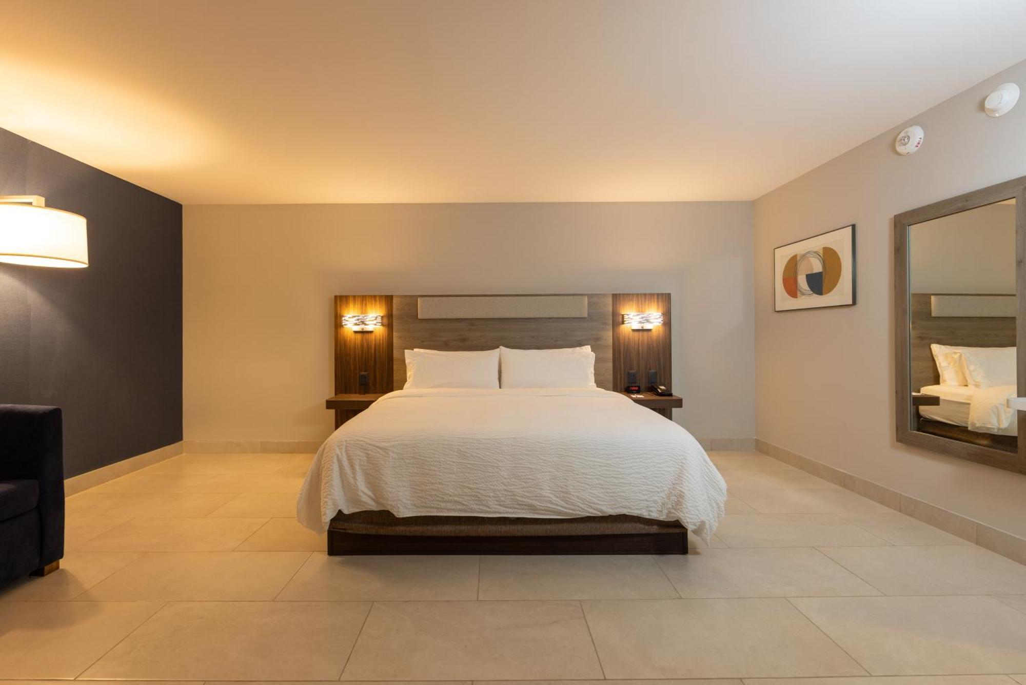 Accessible King Suite with Lagoon View