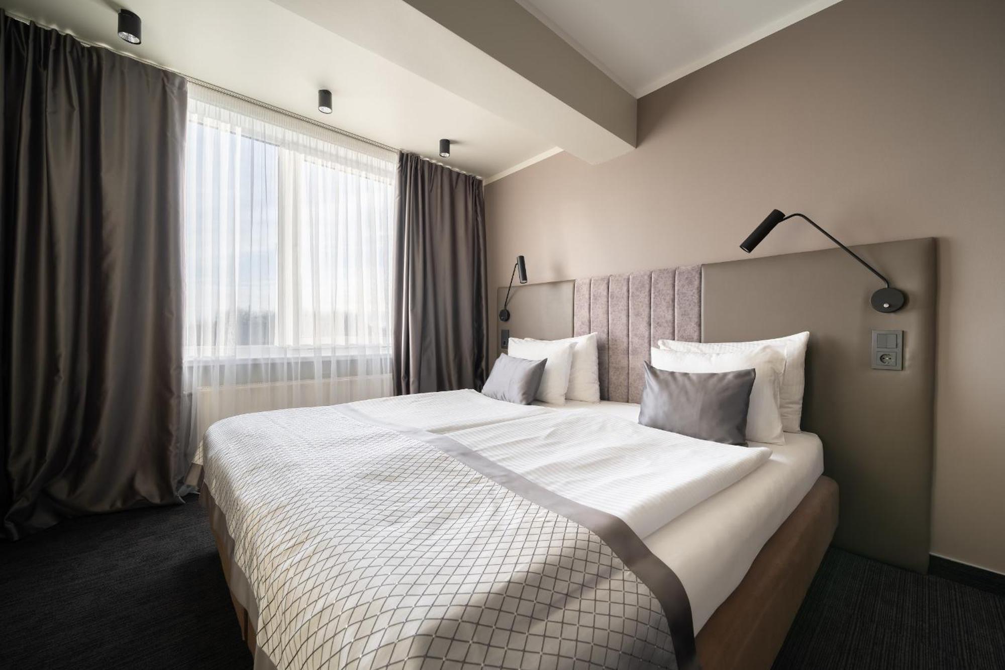 Classic Double or Twin Room Bath