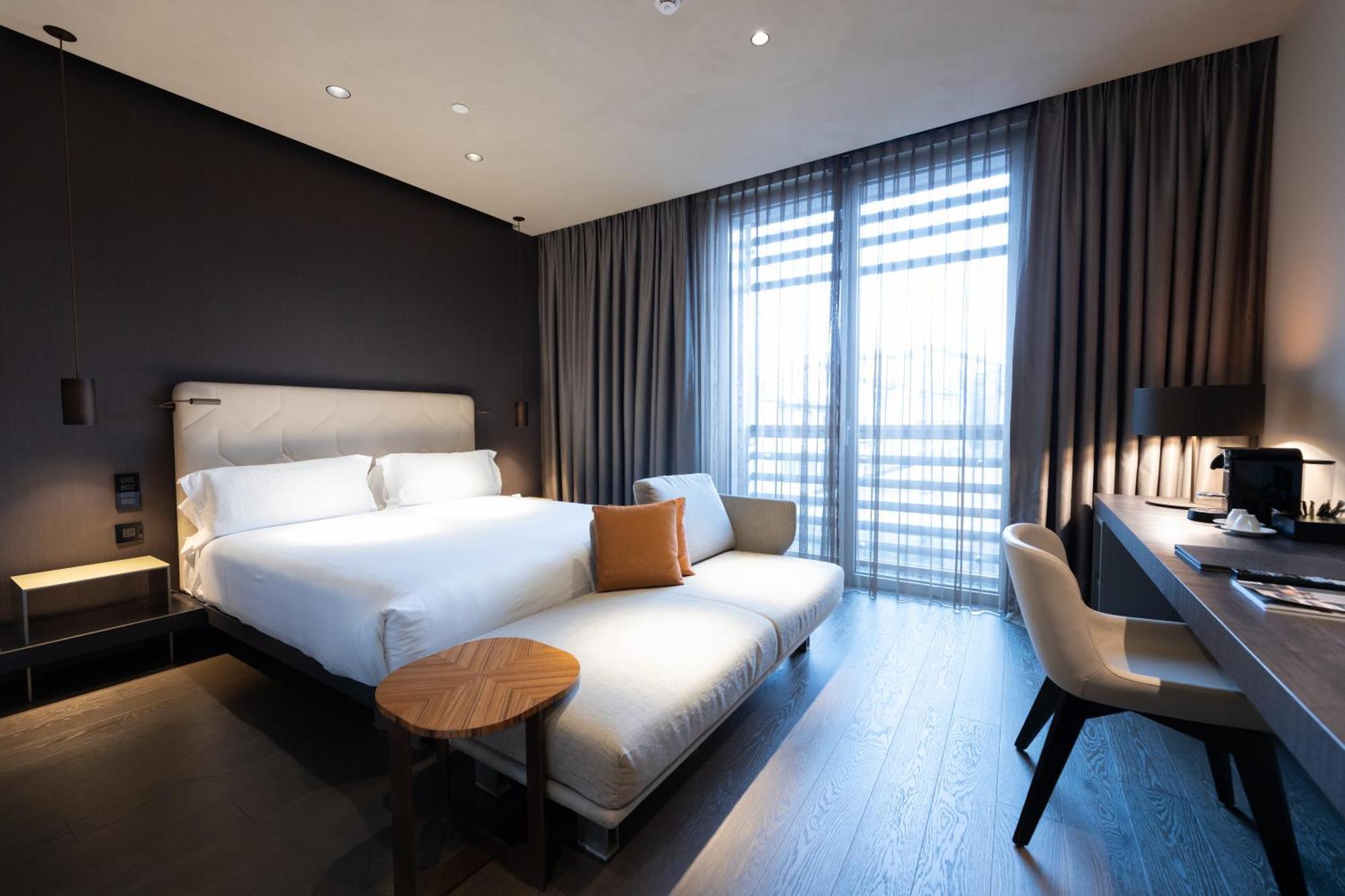 Deluxe Double Room,1769915631:JPEG