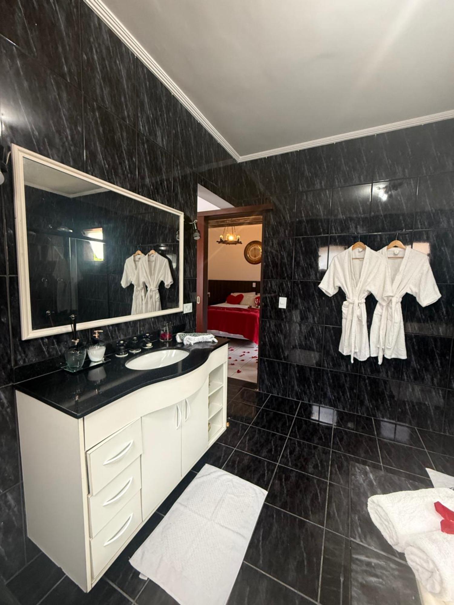 Deluxe Suite Spa Bath