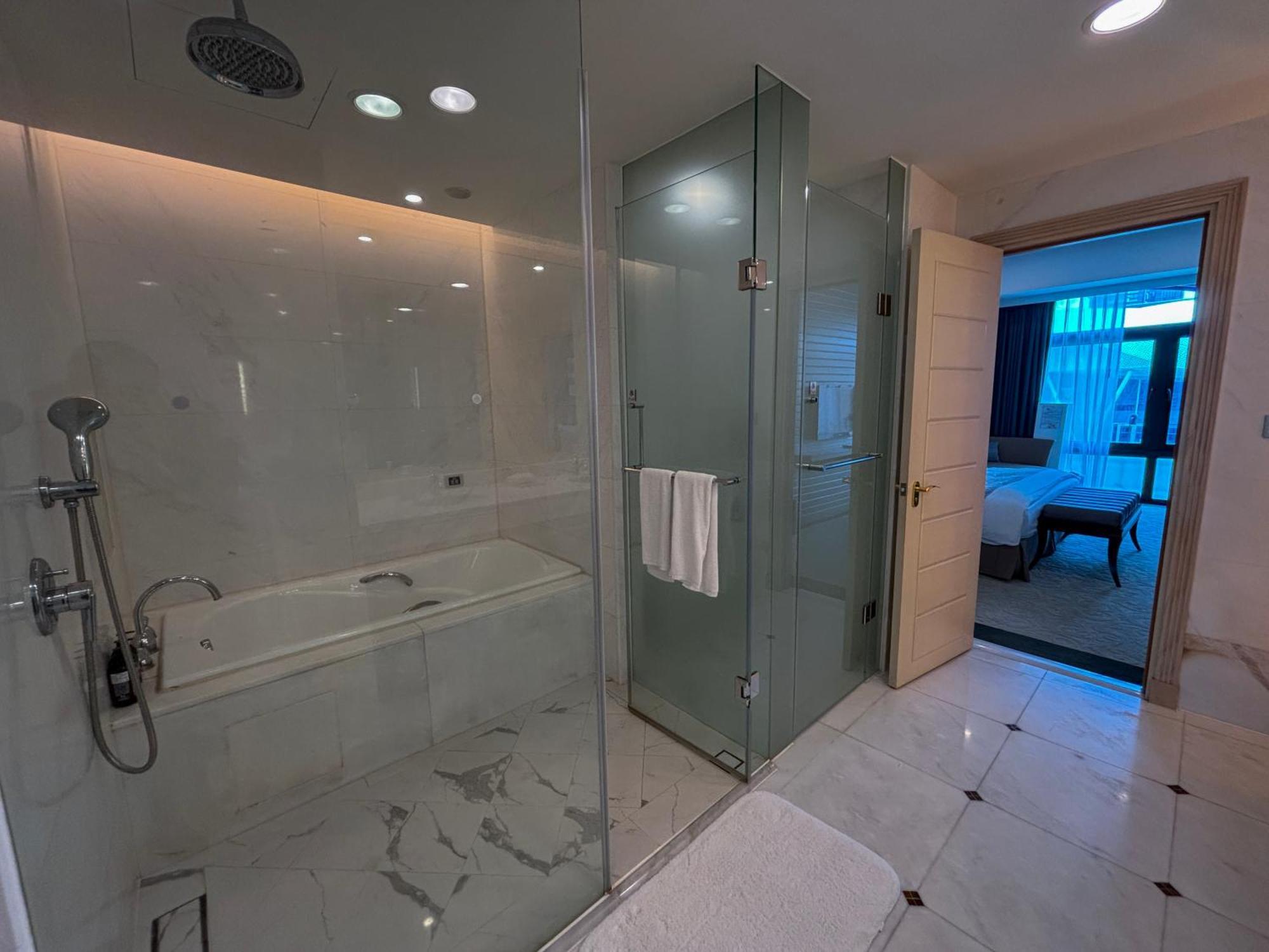 Luxury Suite