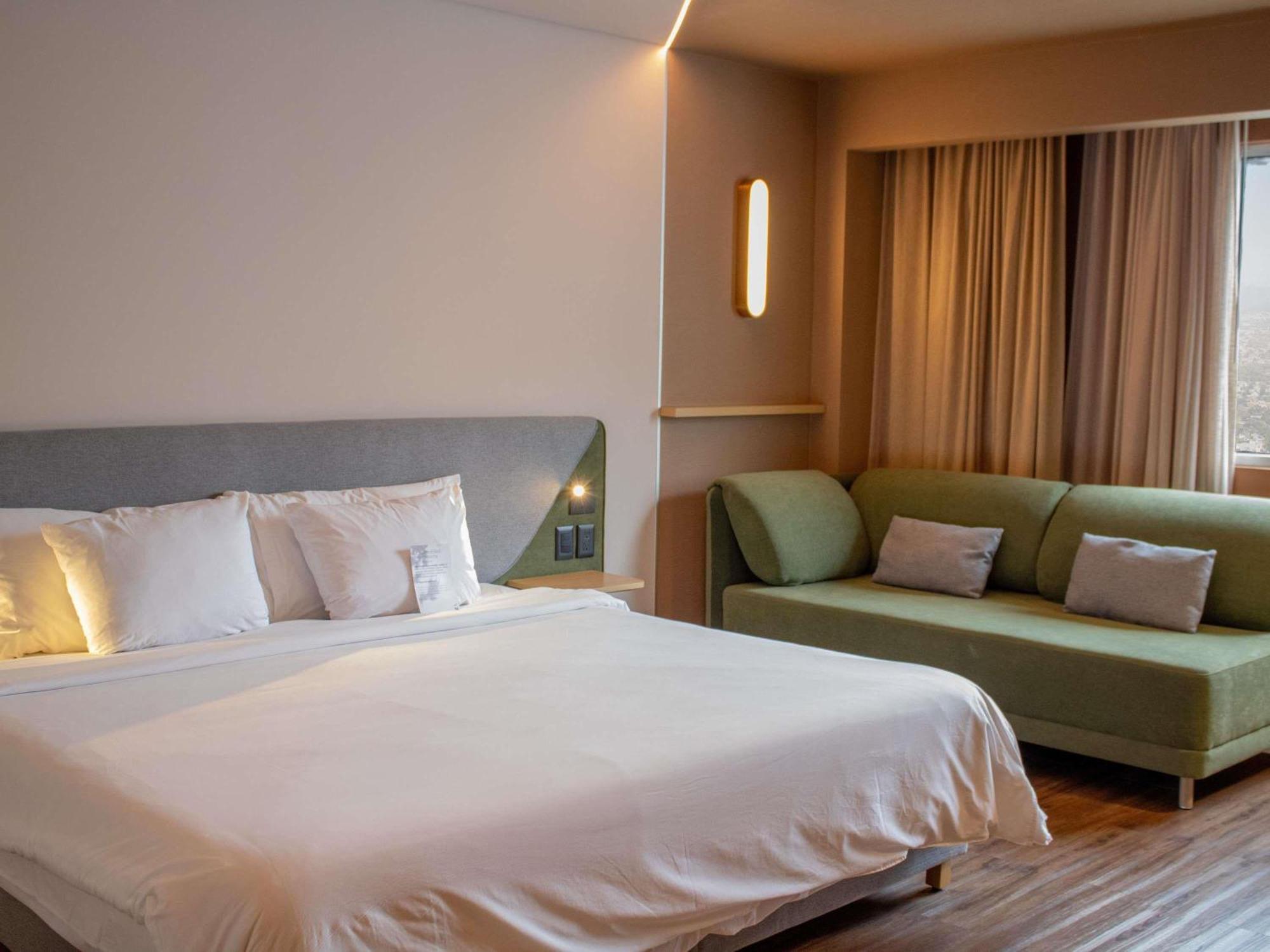 Executive Suite One King,1770855251:JPEG