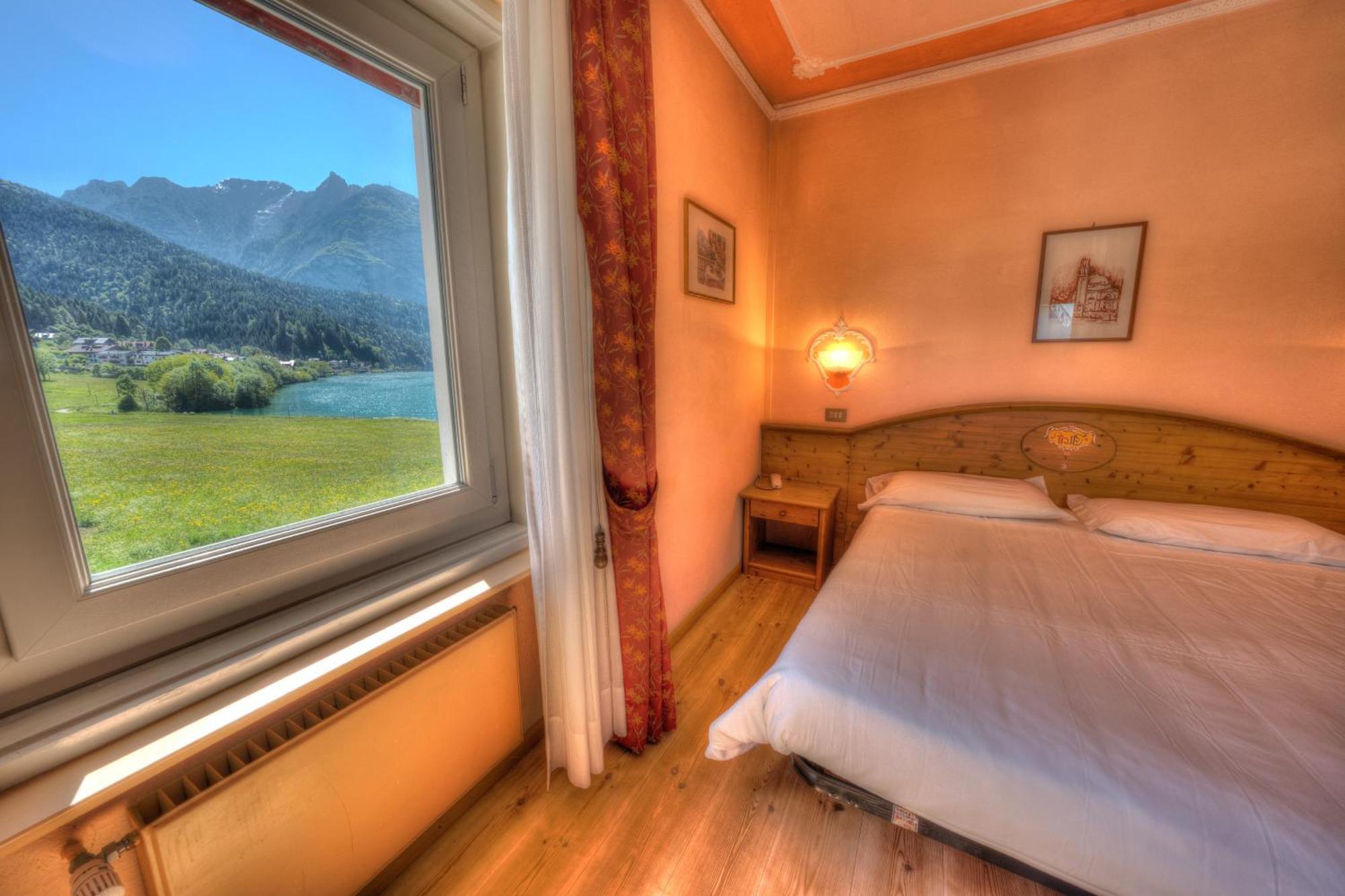 Double or Twin Room Lake View