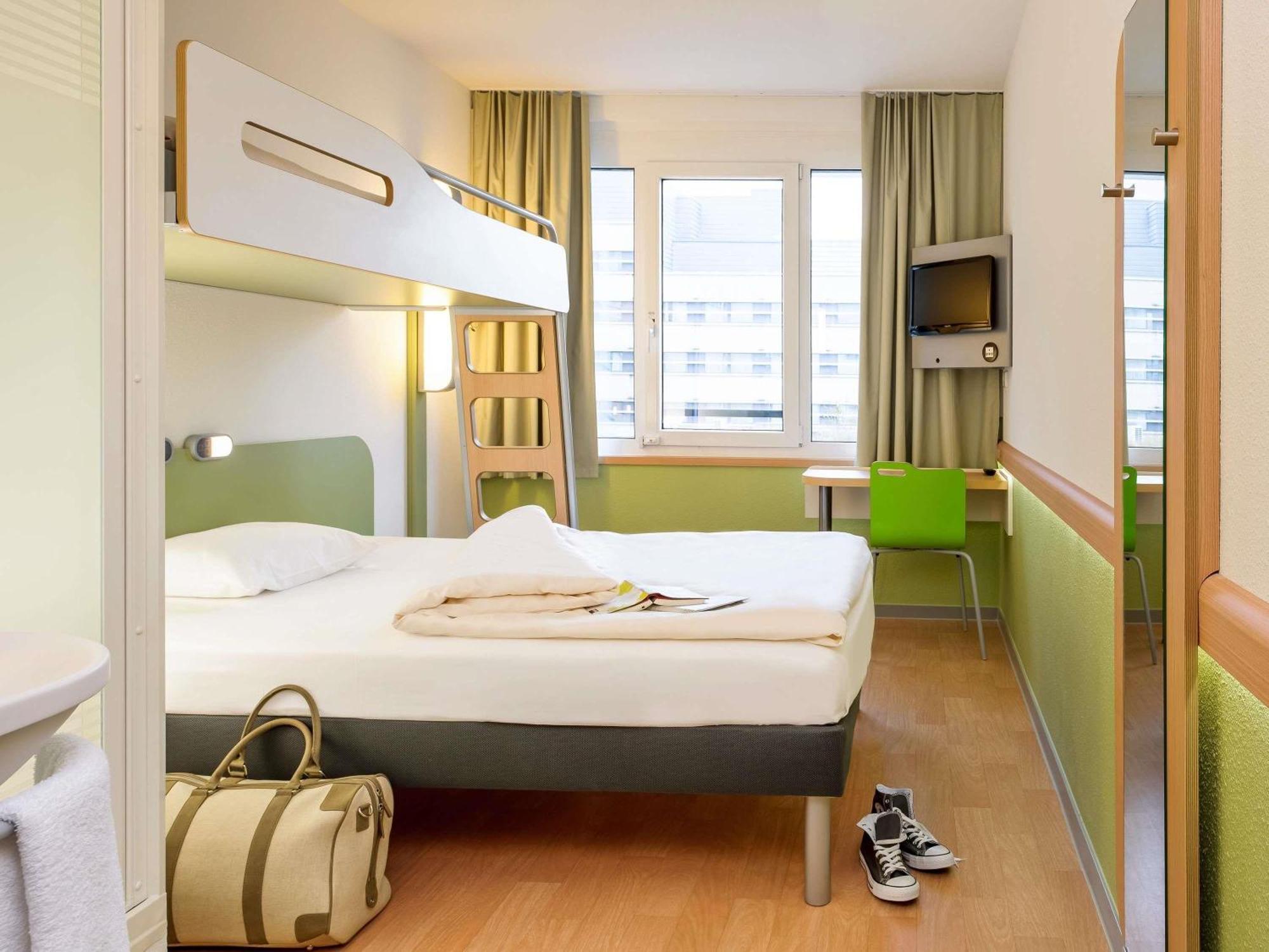 Triple Room Three Single Beds