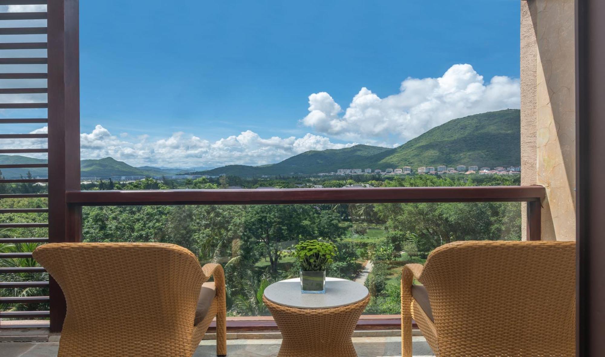 Deluxe King Room Garden View