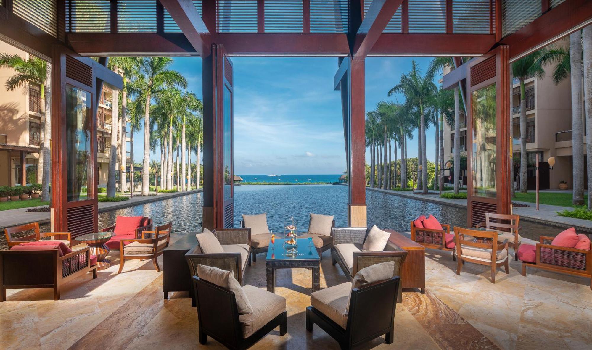 Deluxe King Room Garden View