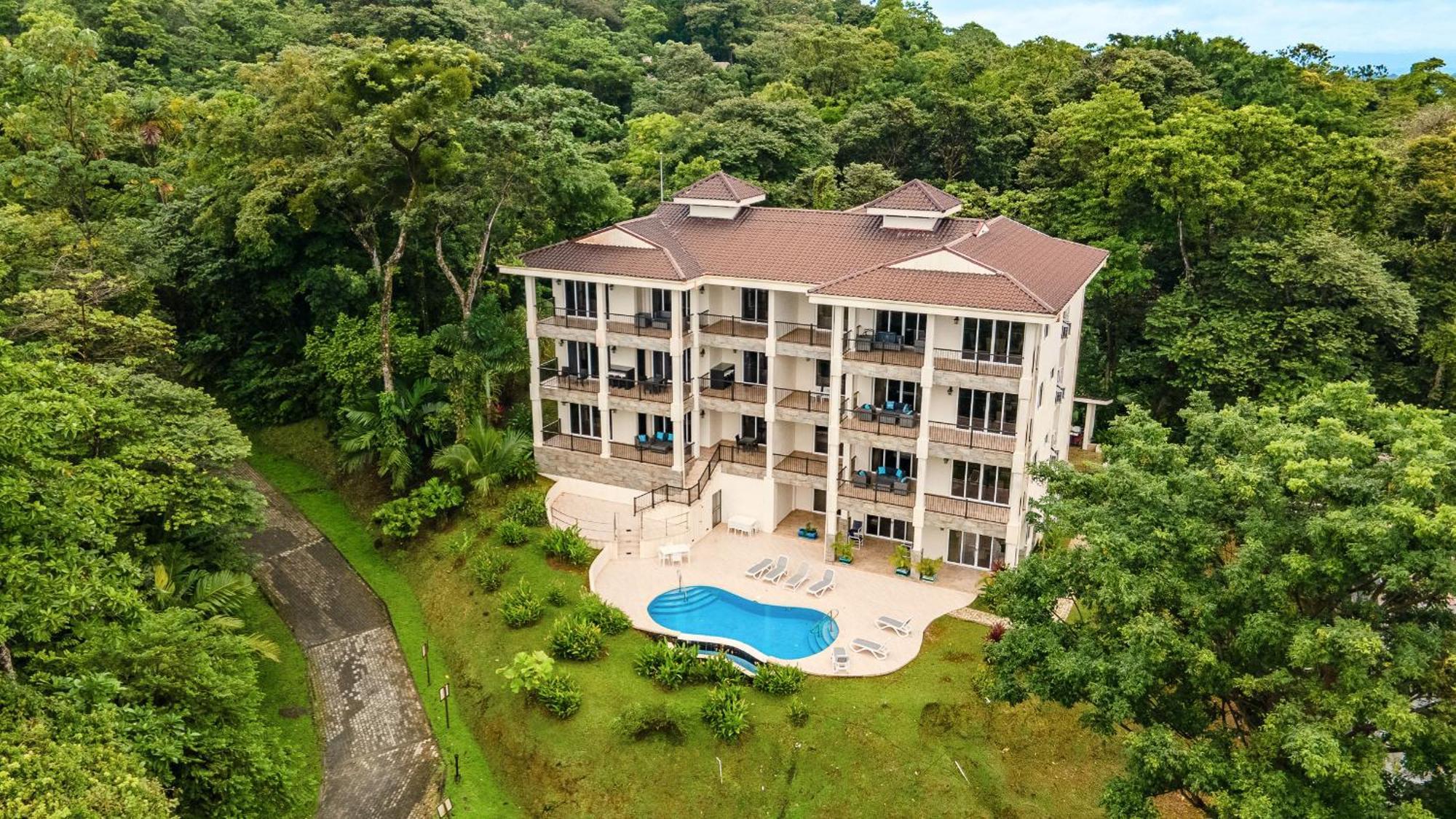 Two-Bedroom Apartment Sea View