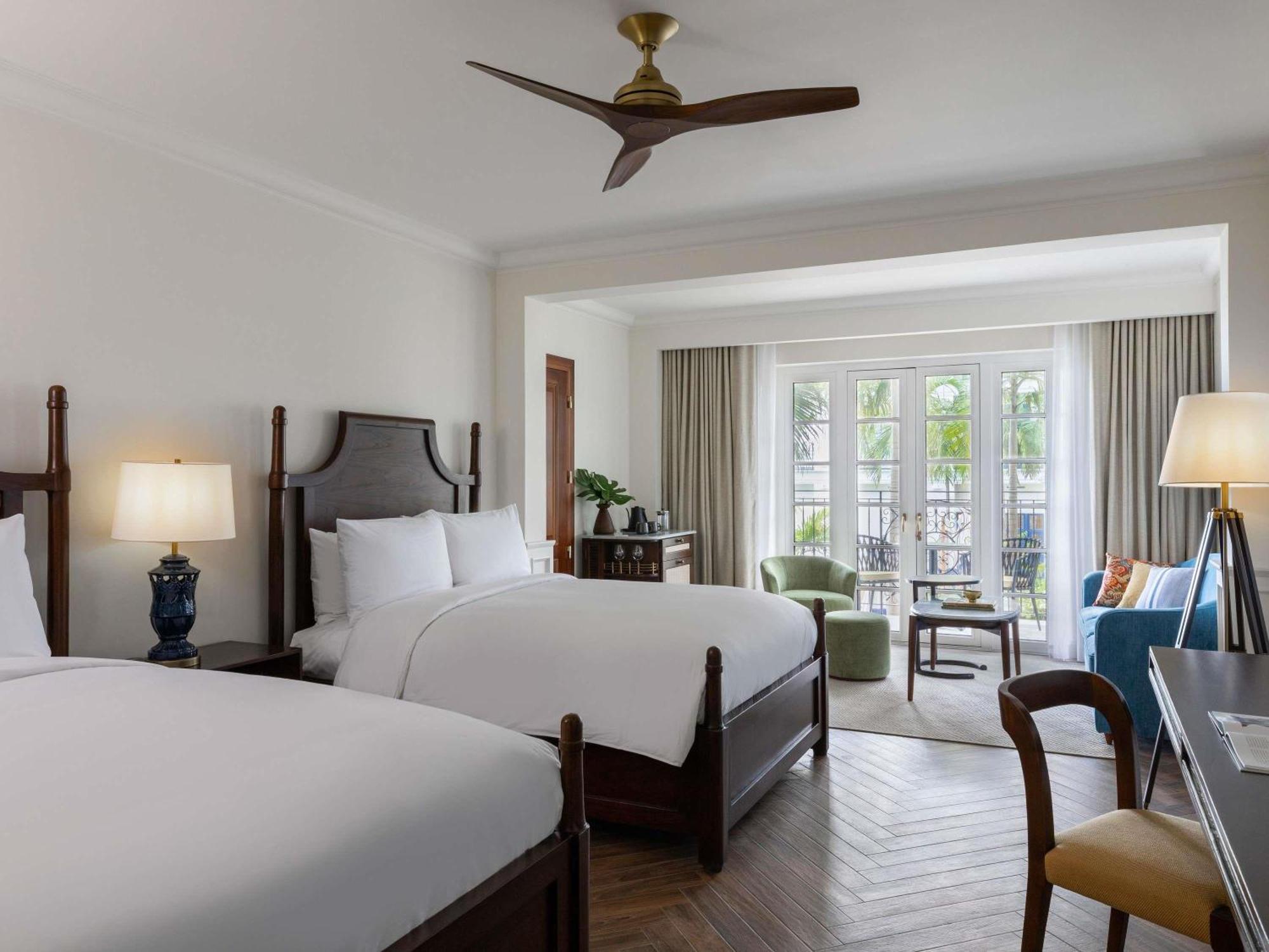 MAGNIFIQUE 2 FULL BED PLAZA VIEW