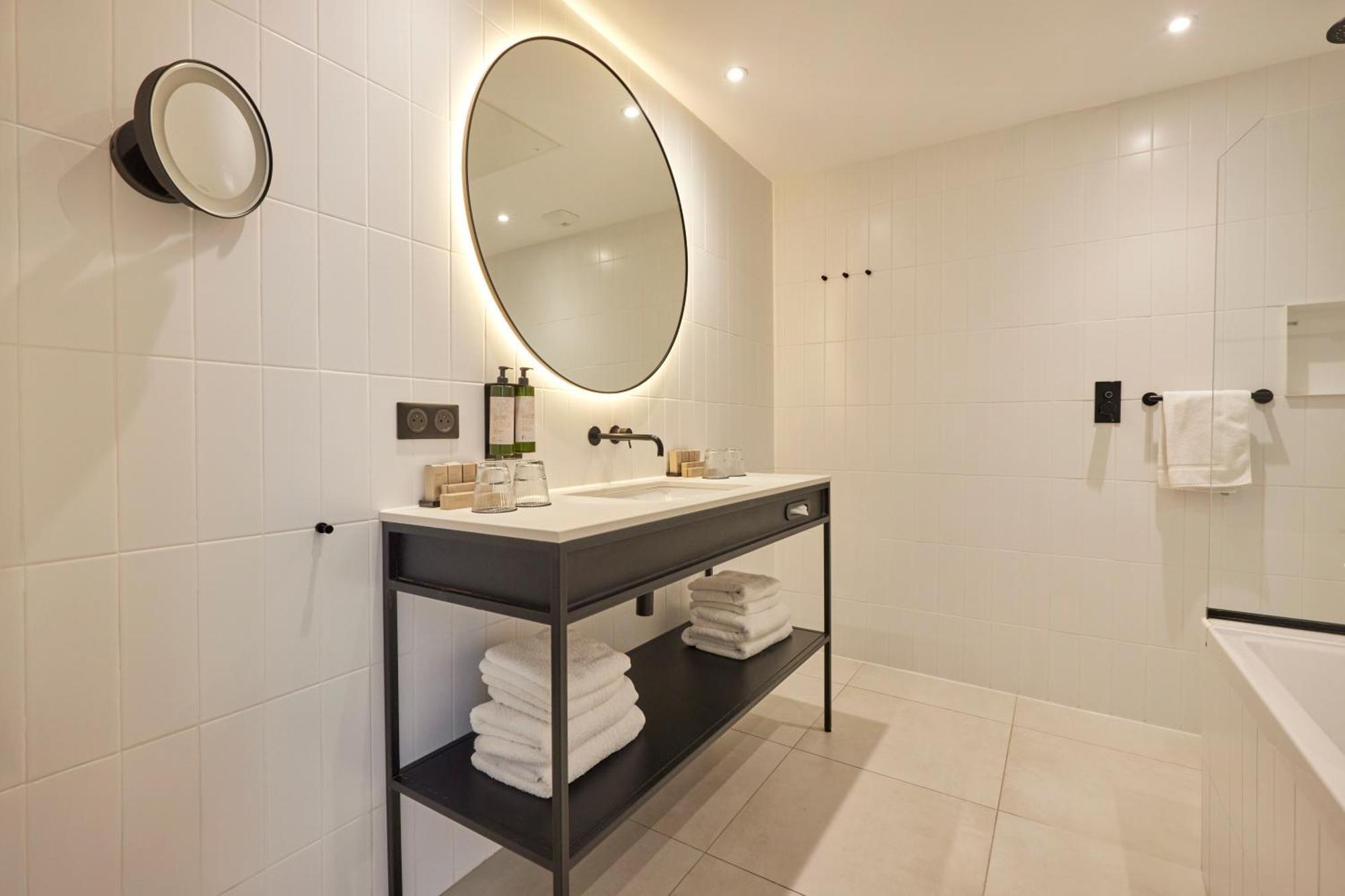 Family Suite Bathtub