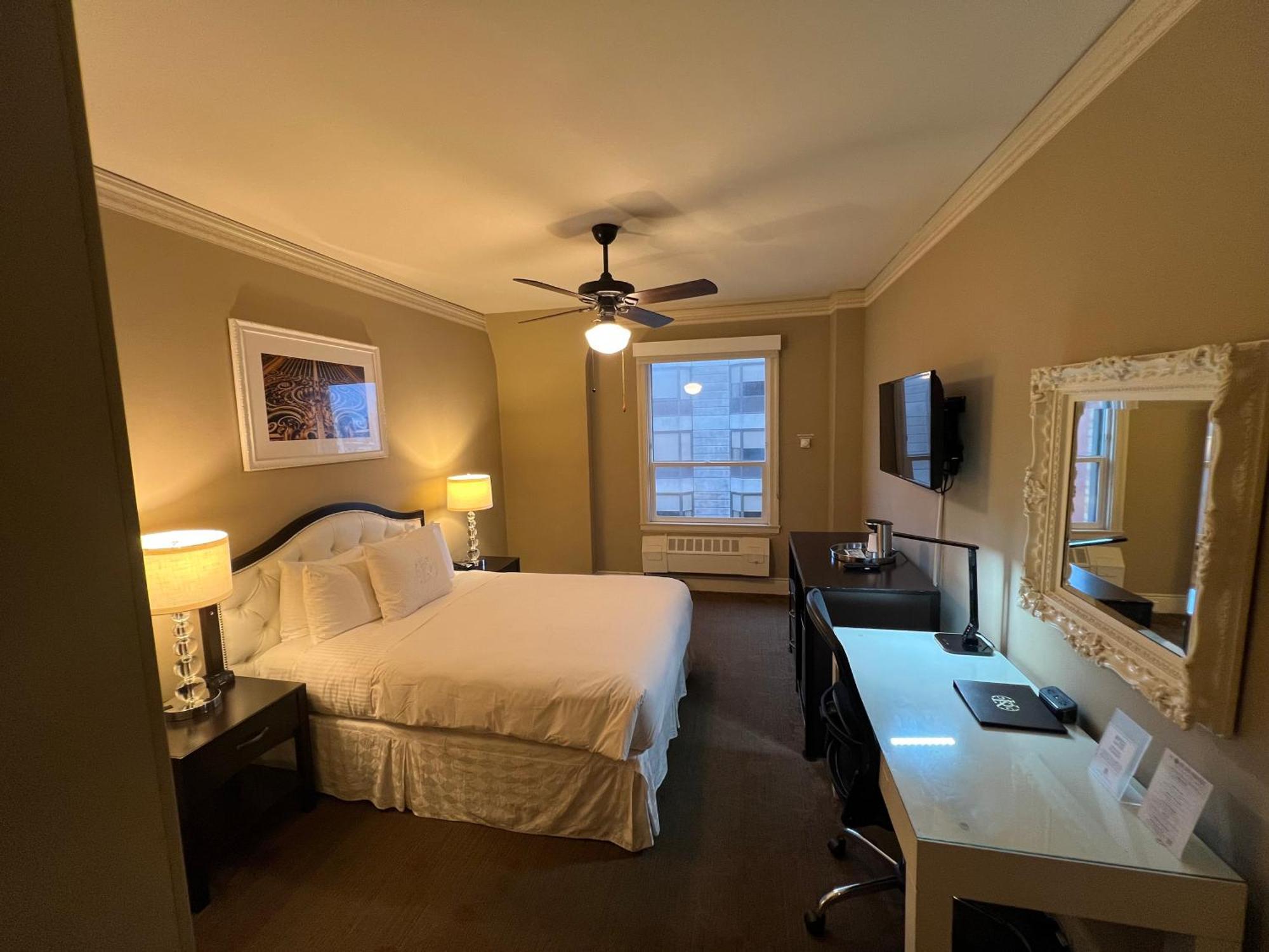 Deluxe Queen Room,1772885098:JPEG