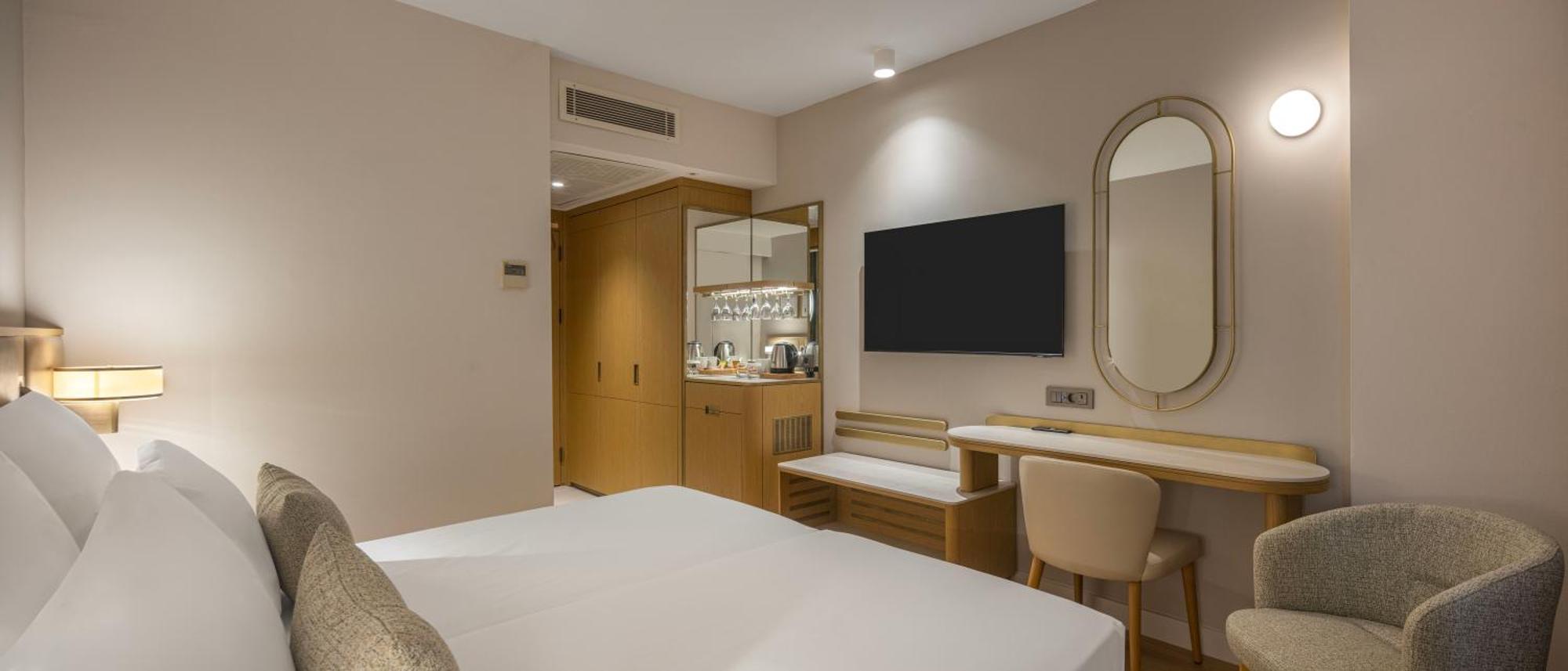Double or Twin Room Sea View,1772916390:JPEG