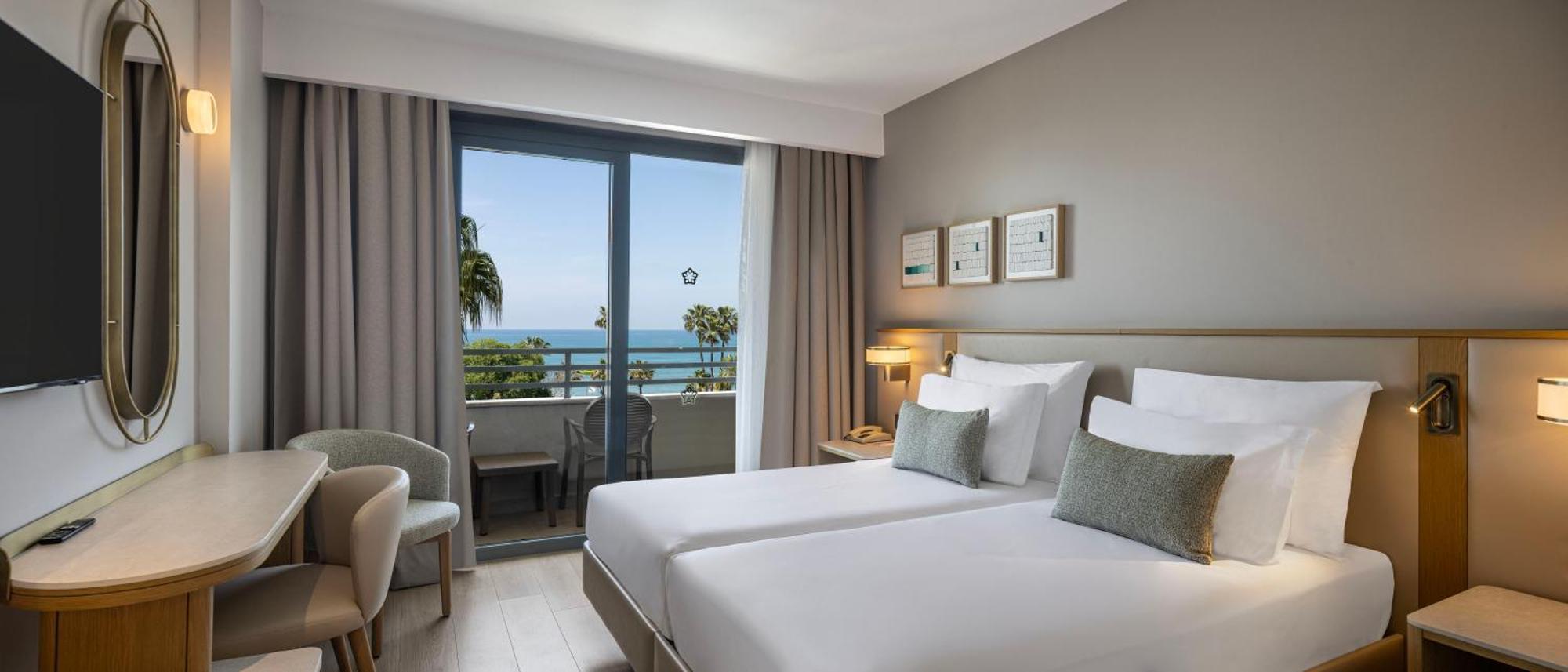 Double or Twin Room Sea View