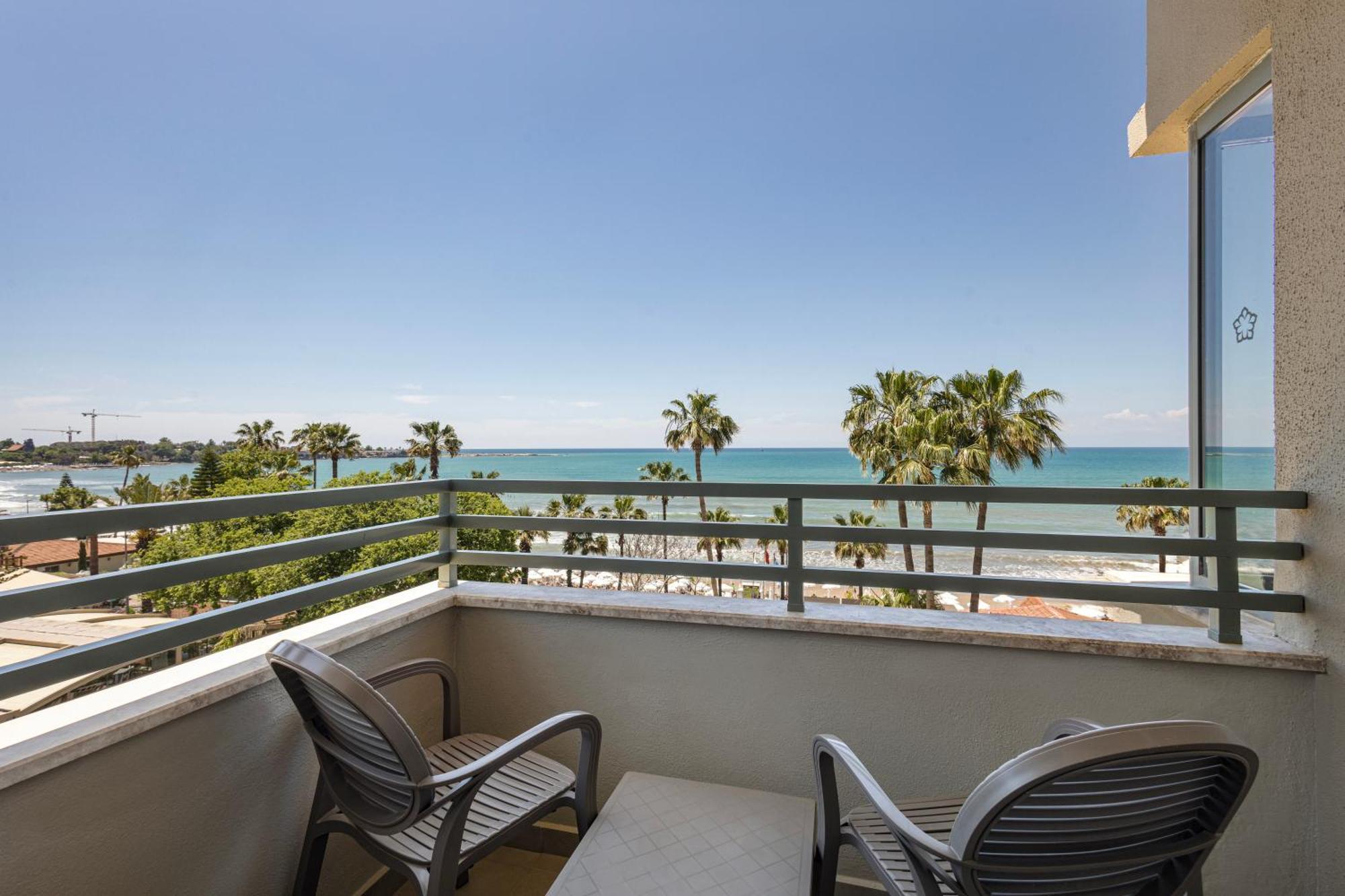 Double or Twin Room Sea View
