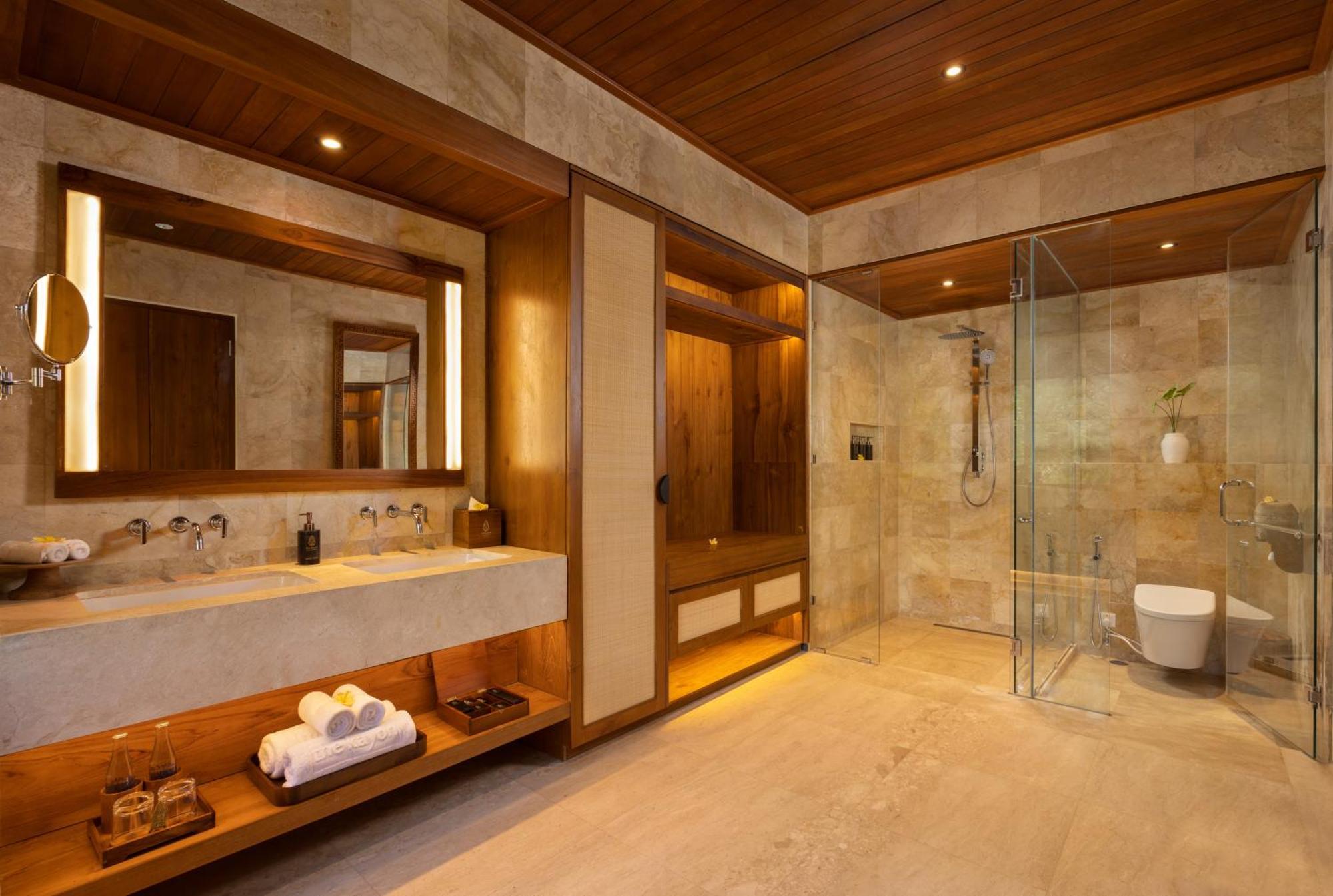 Royal Jacuzzi Pool Villa