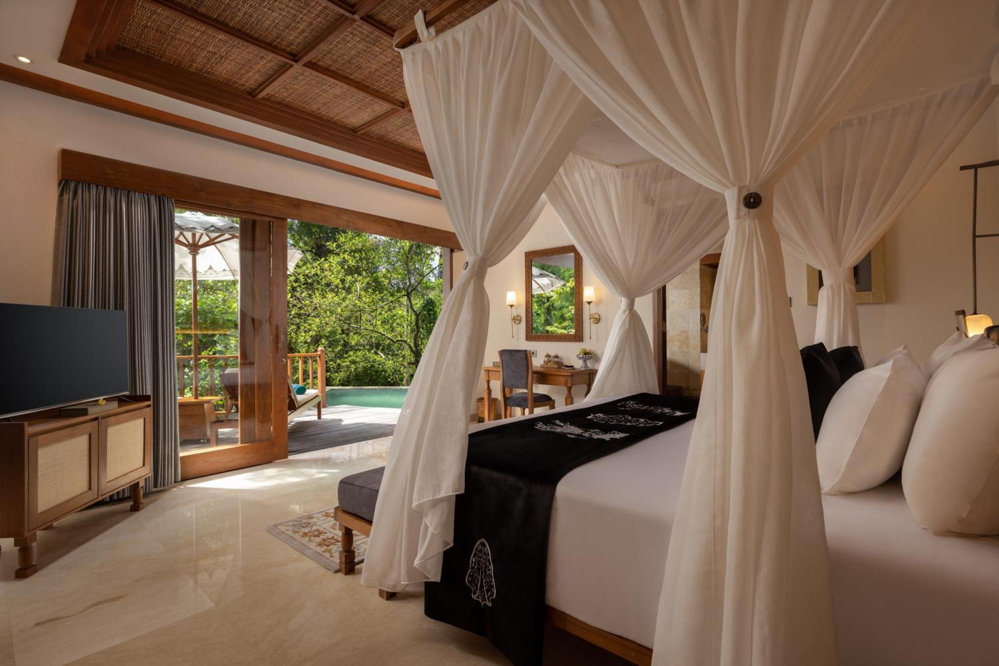Royal Jacuzzi Pool Villa