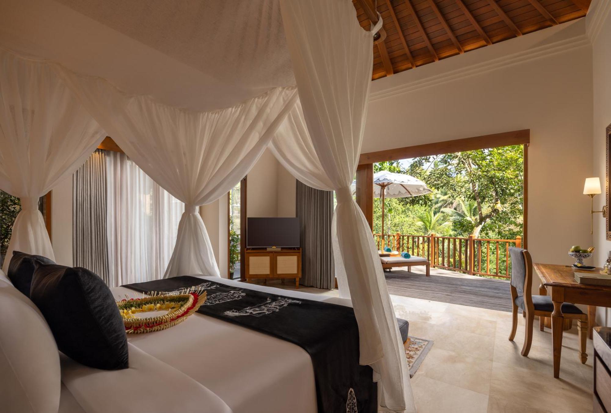 Royal Jacuzzi Pool Villa