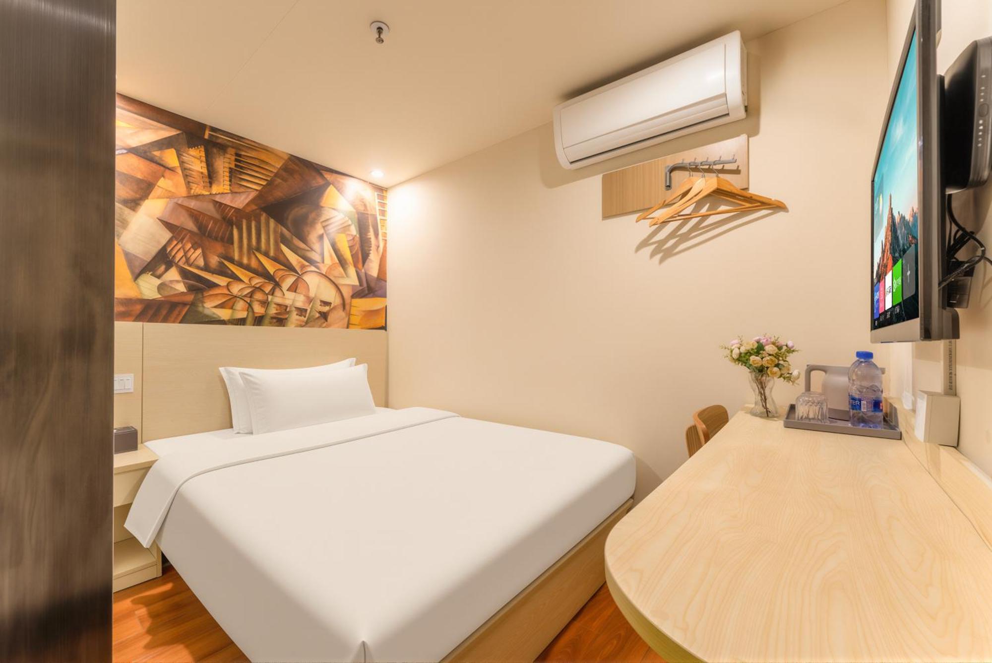 Comfort Queen Room