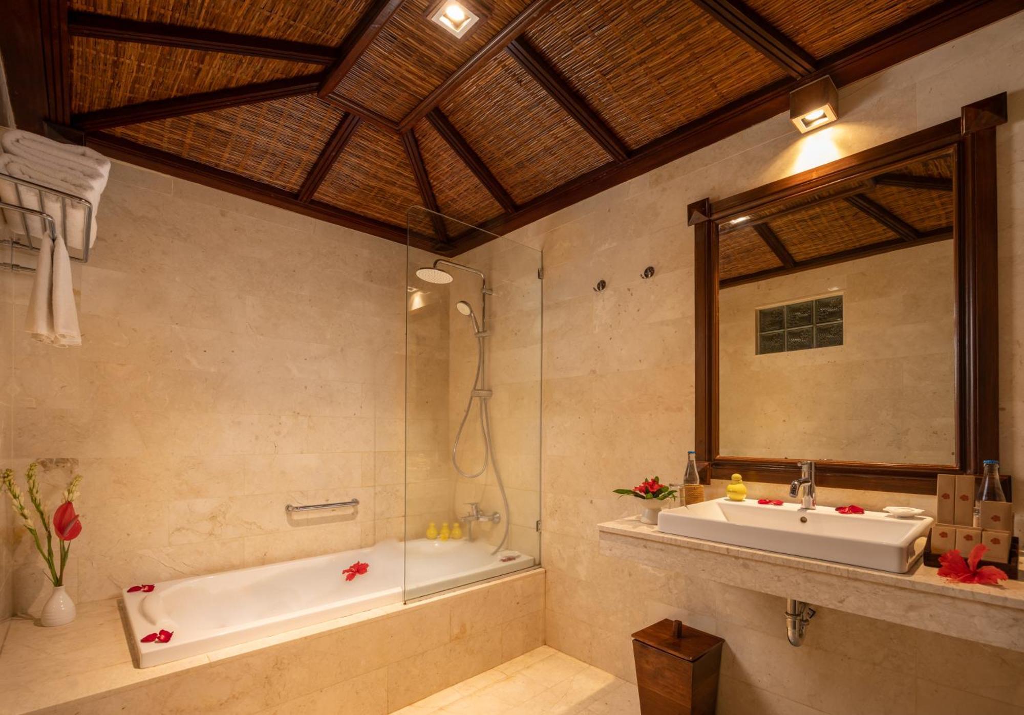 Premier Raja Room