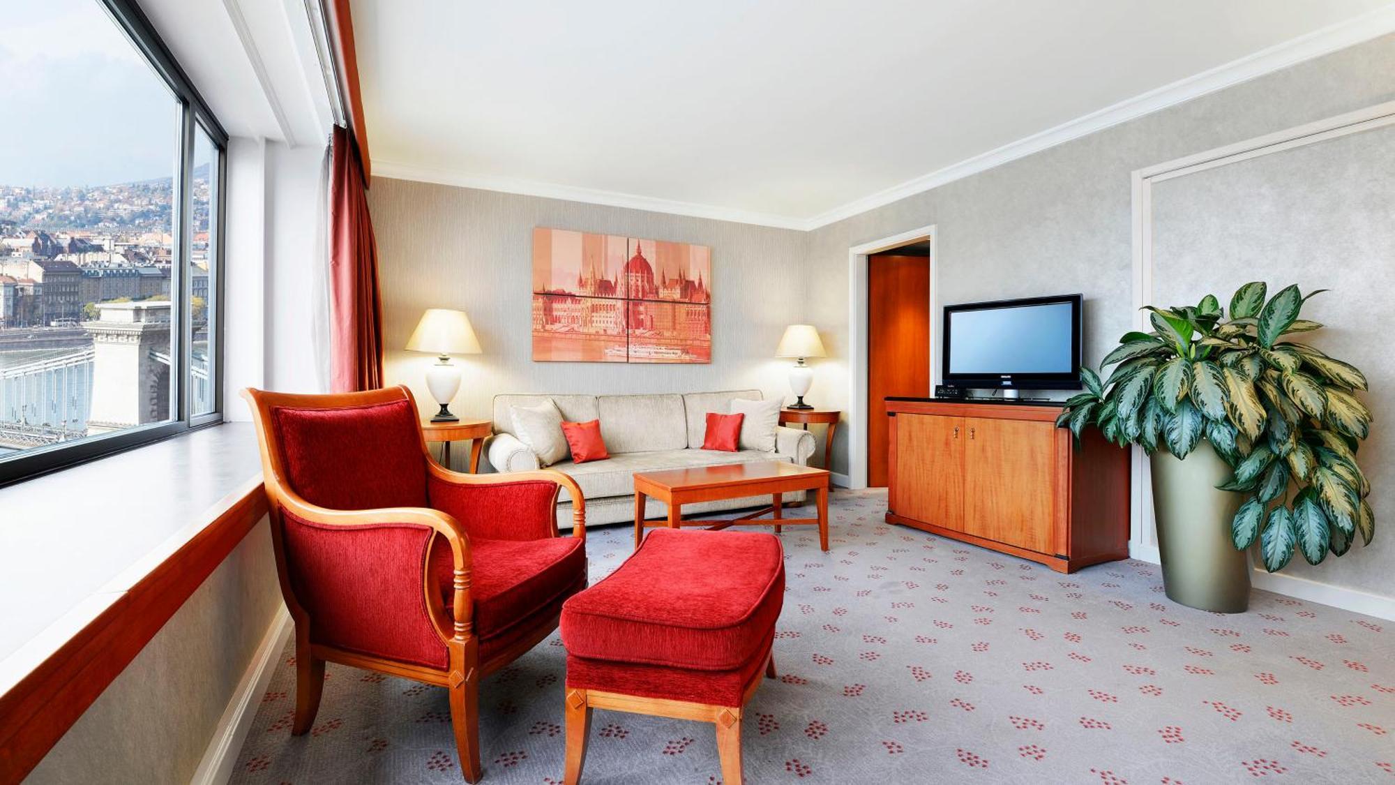King Bed Grand Castle Suite River View