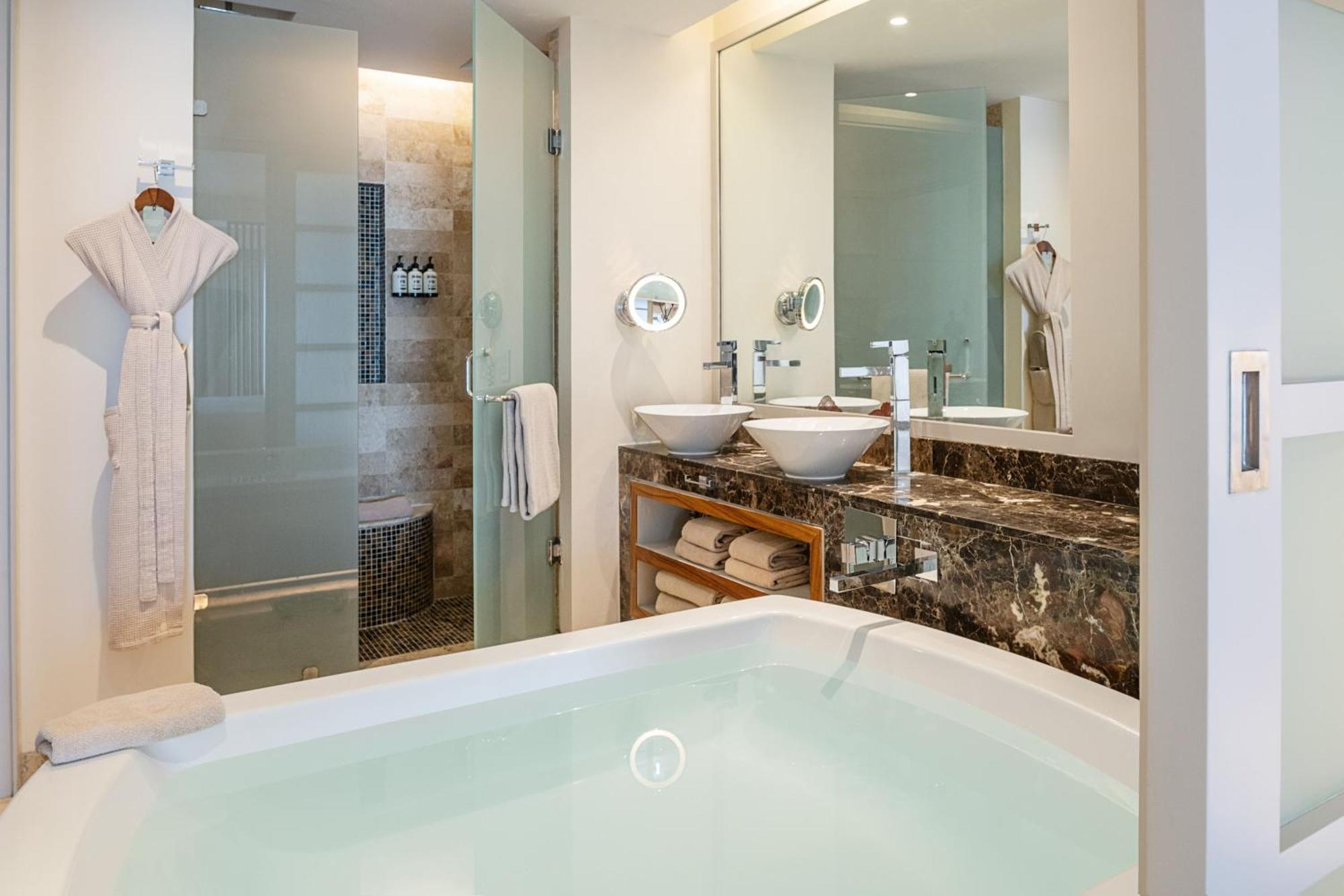 The Reserve Junior Suite Swim Up