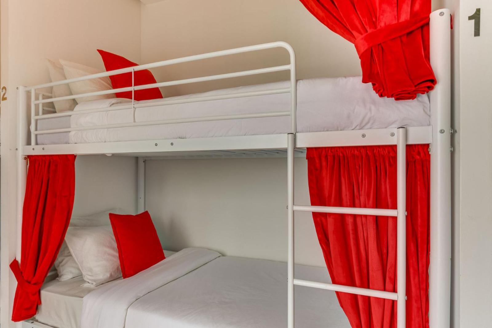 Bed 6-Bed Mixed Dormitory Room