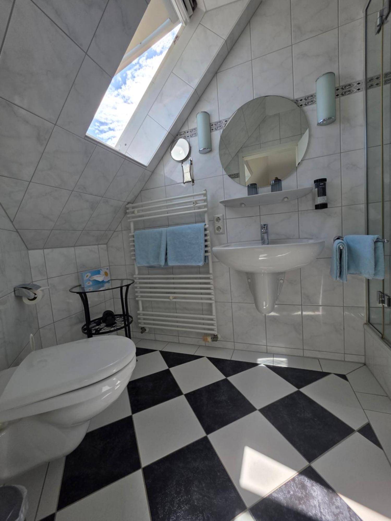 Kleines Doppelzimmer unterm Dach