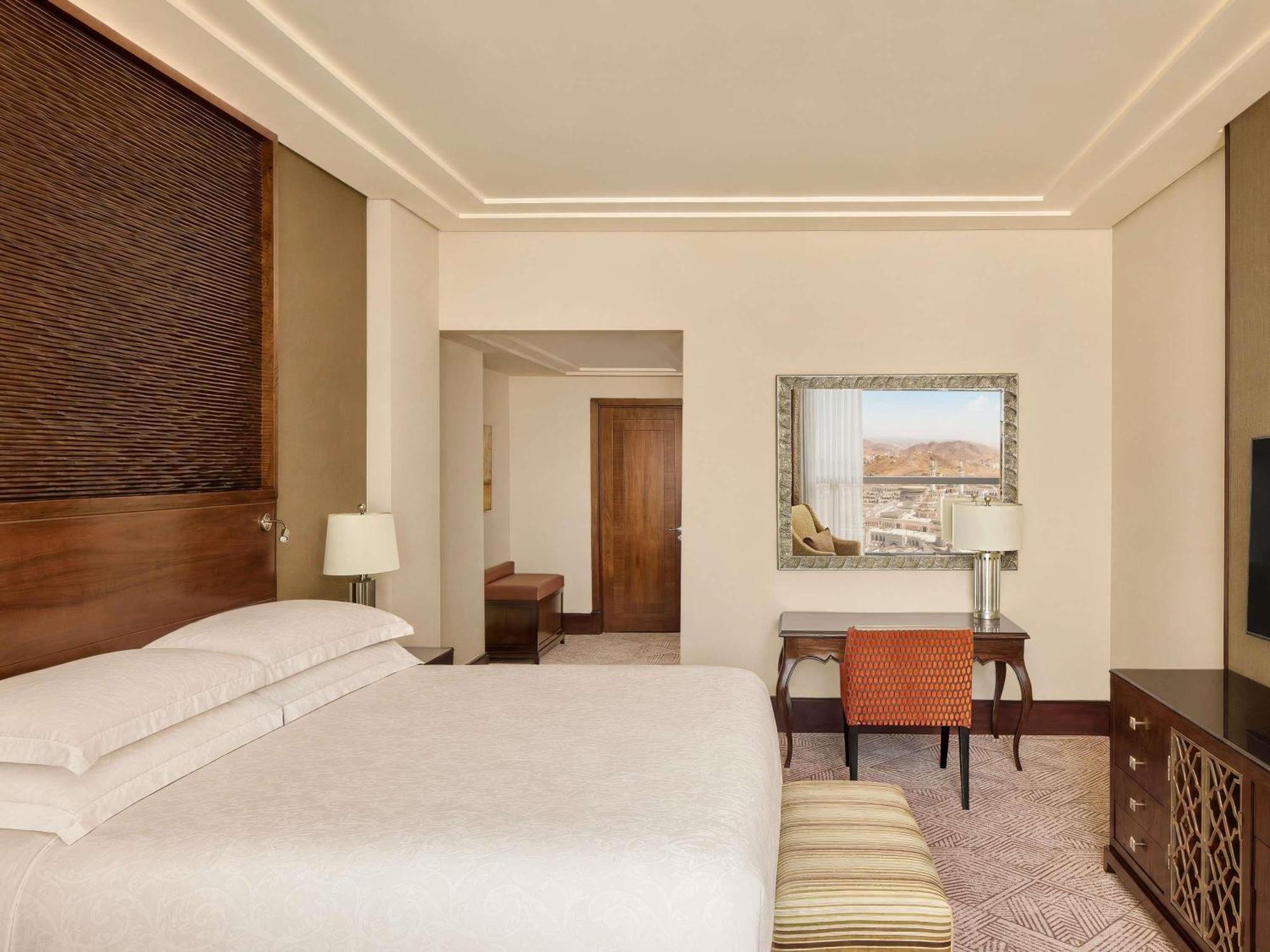 Fairmont King Room City View