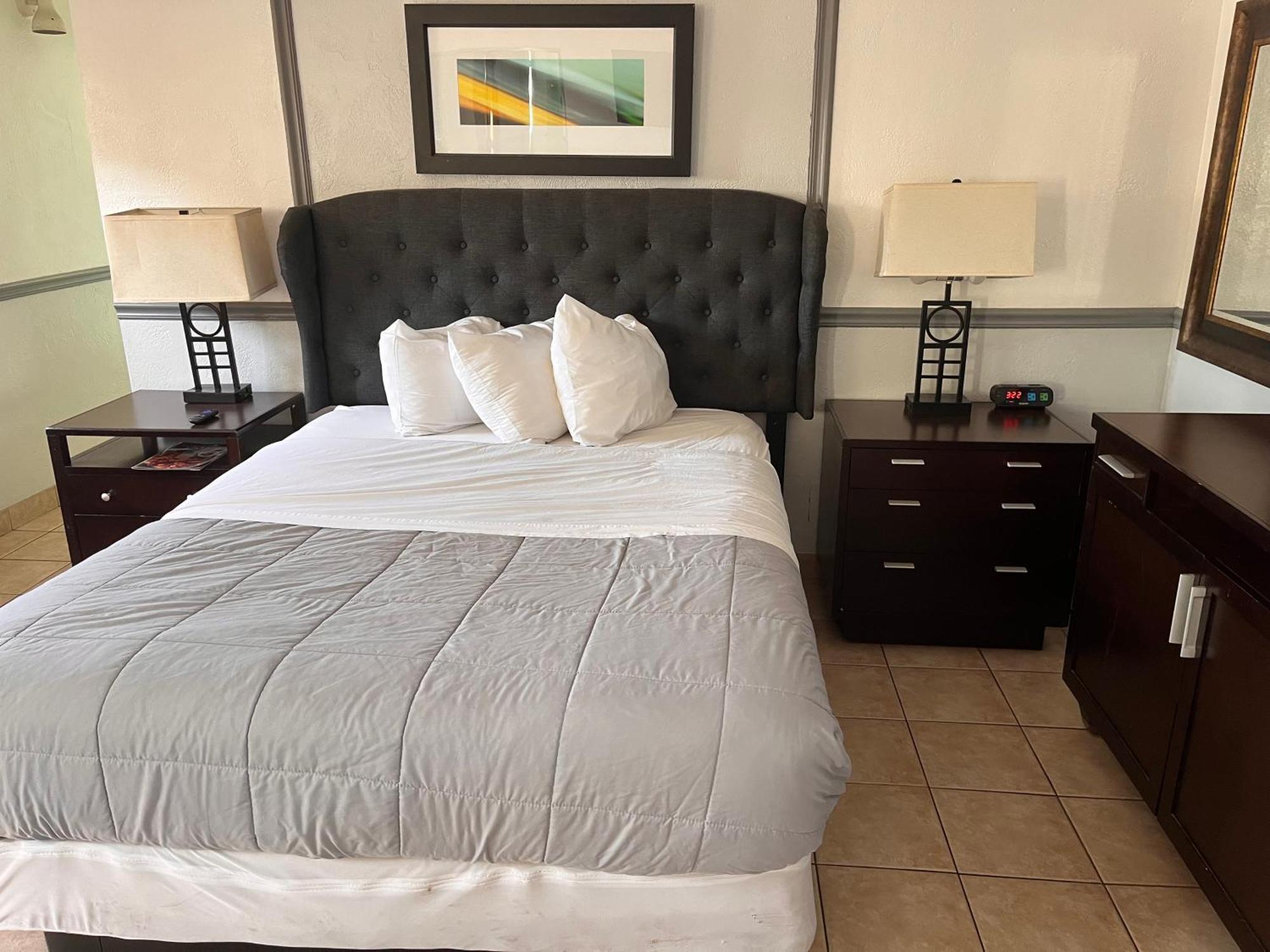 Queen Room with Spa Bath