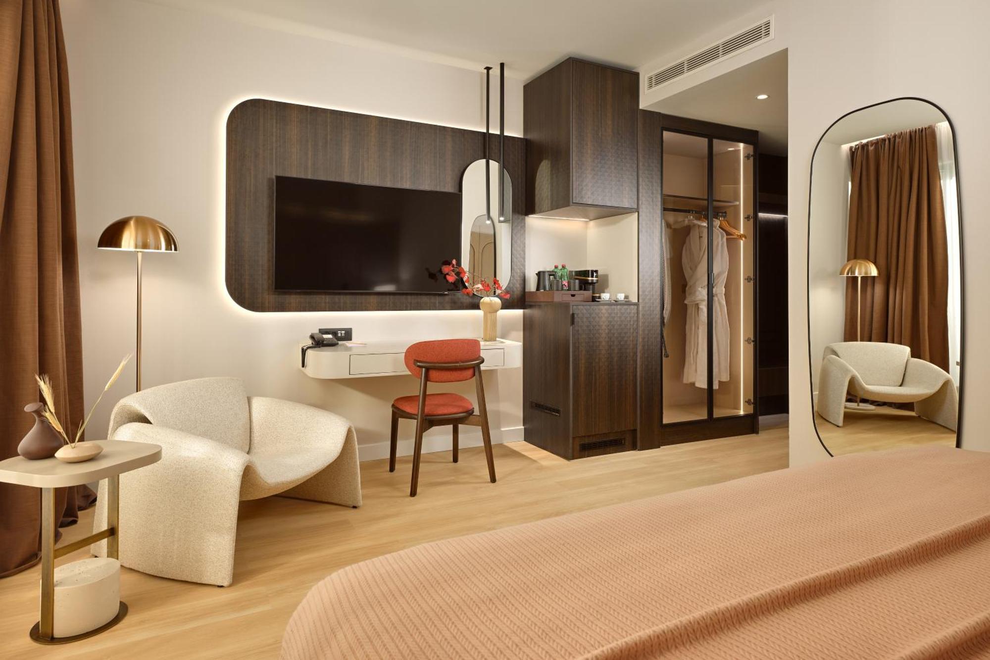 Deluxe Double or Twin Room