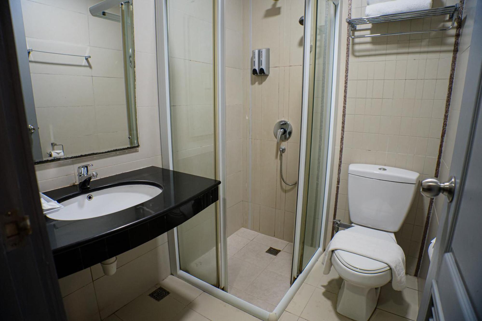 Standard Queen Room No Window